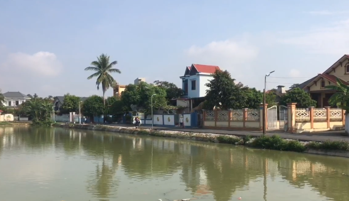 Thôn Dân Tiến chung sức Aphal nhựa đường giao thông