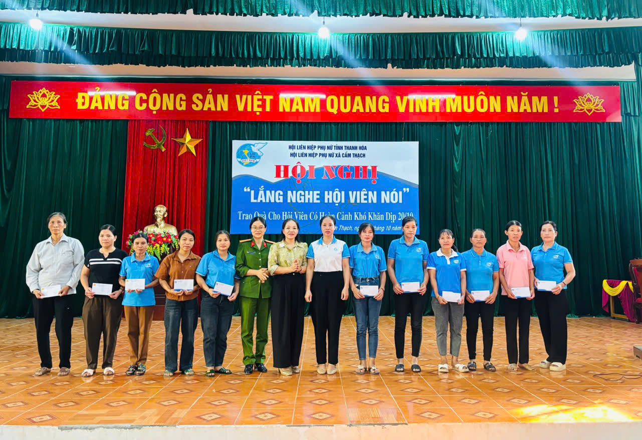 Hội LHPN xã Cẩm Thạch tổ chức hội nghị “Lắng nghe hội viên nói”, trao quà cho hội viên khó khăn dịp 20/10