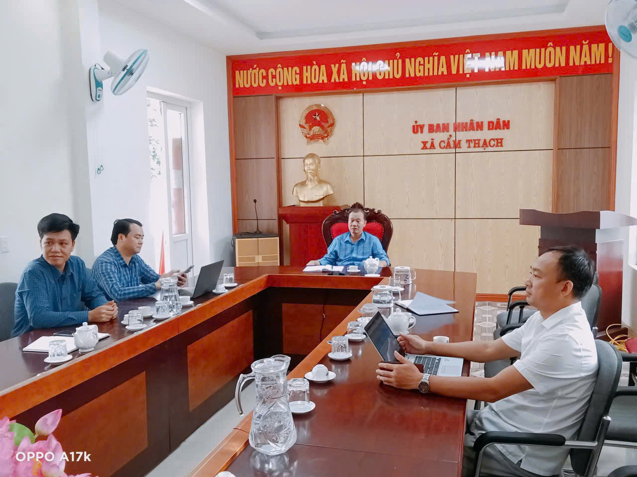XÃ CẨM THẠCH THAM DỰ HỘI NGHỊ TRỰC TUYẾN TRIỂN KHAI CÔNG TÁC PHÒNG, CHỐNG CƠN BÃO SỐ 10 - BUALOI