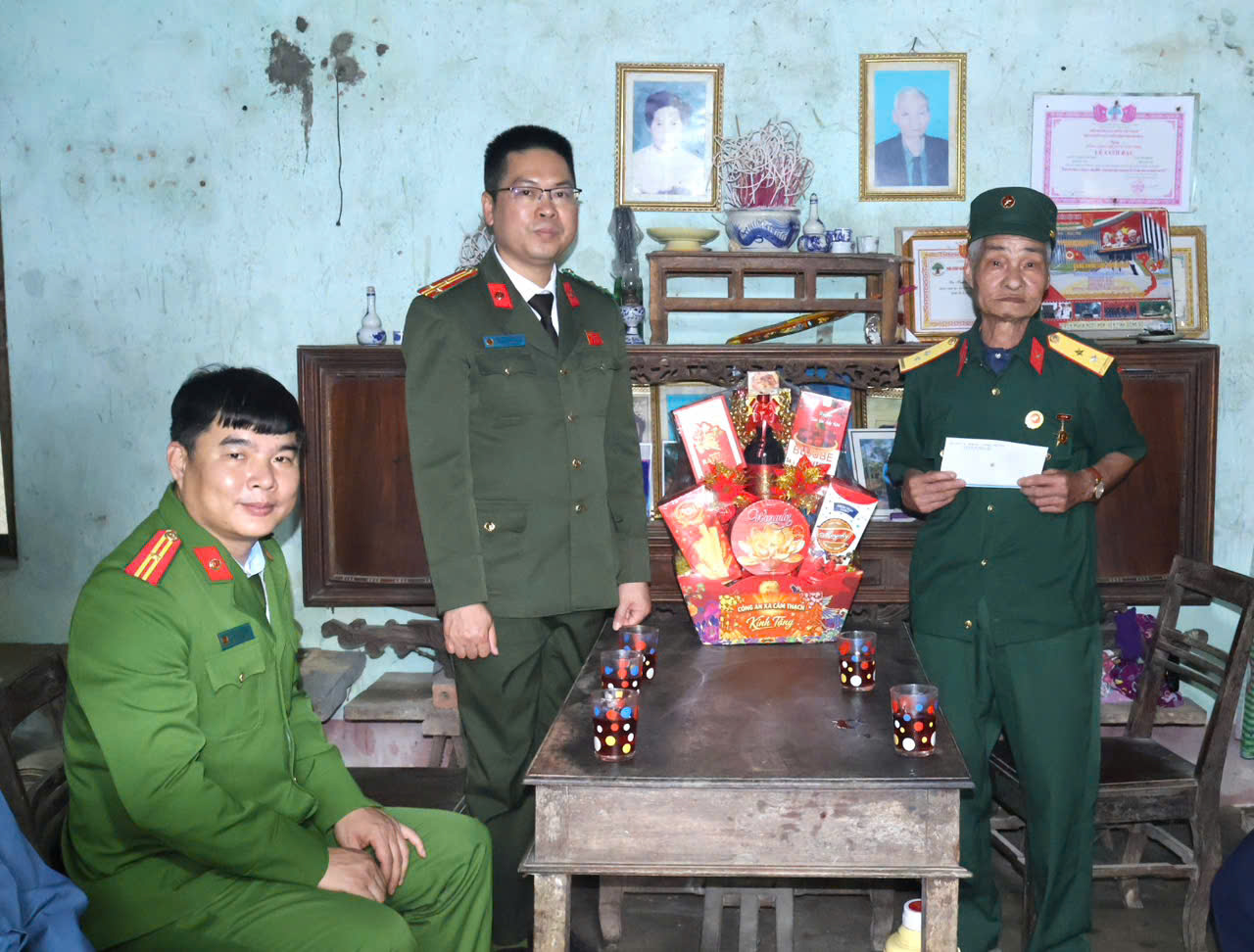 Anh-tin-bai