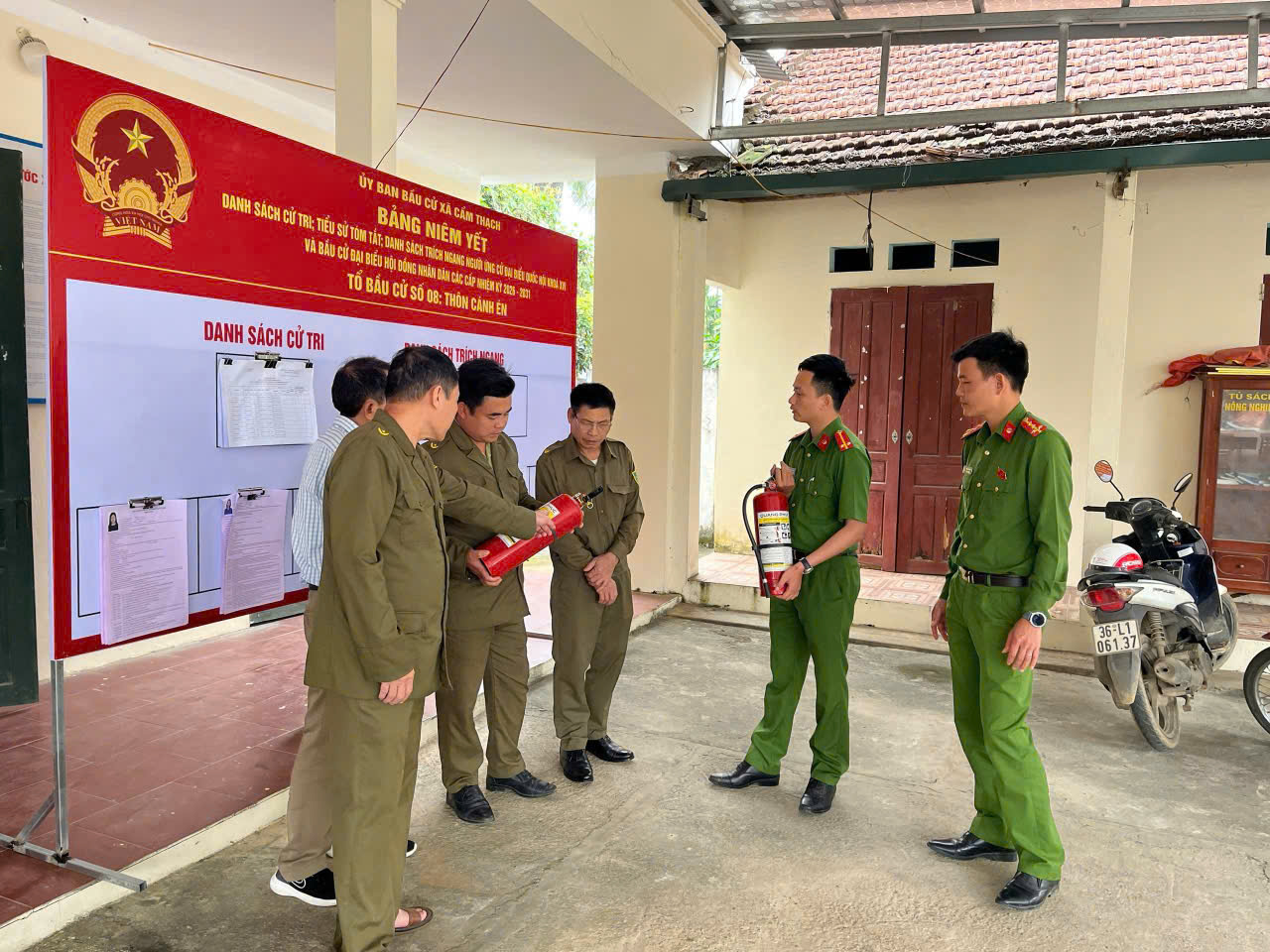 Tăng cường kiểm tra, tuyên truyền phòng cháy chữa cháy tại các khu vực bỏ phiếu trên địa bàn xã Cẩm Thạch