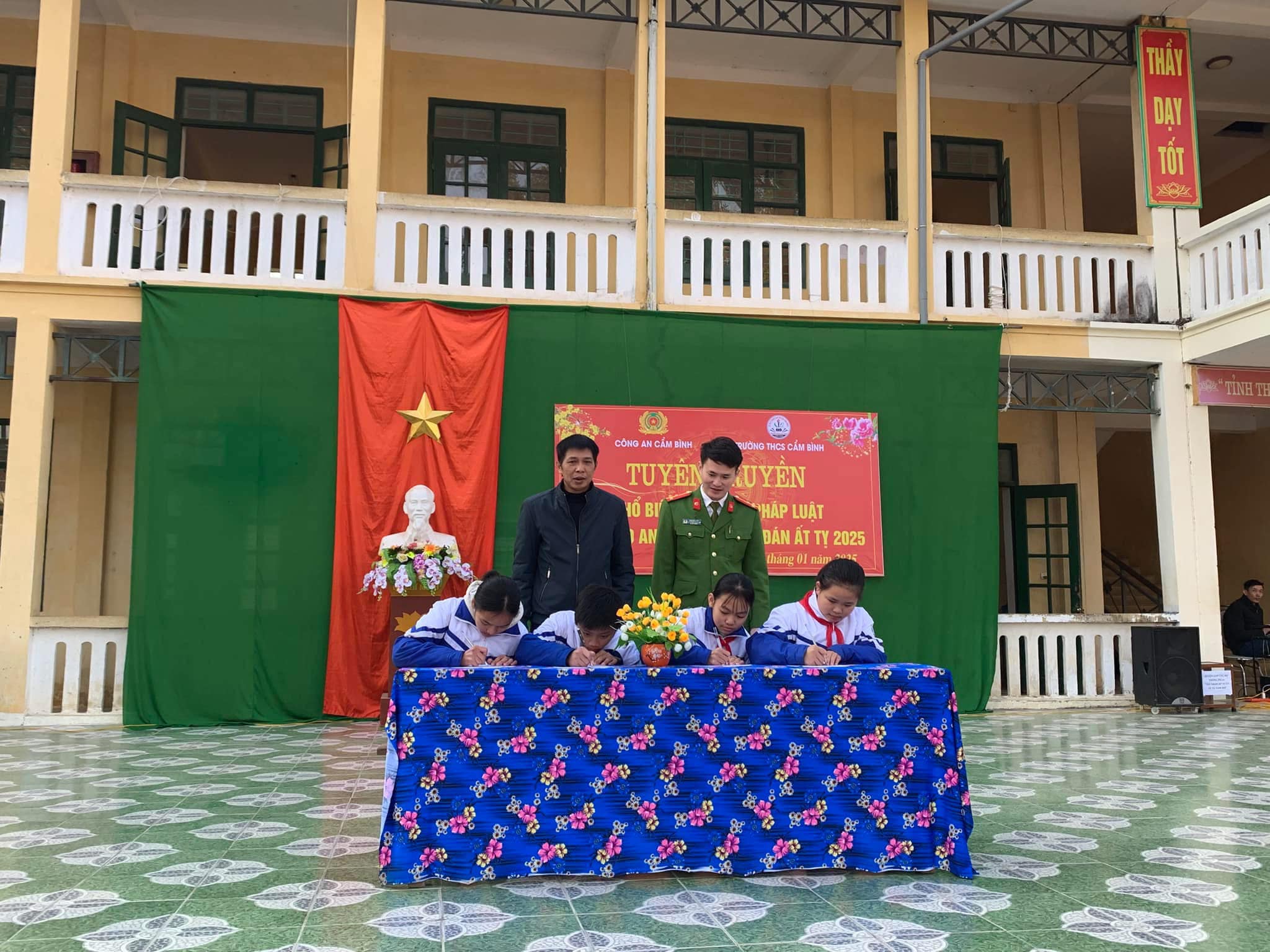 Tiếp tục tăng cường tuyên truyền pháp luật đảm bảo ANTt dịp Tết nguyên đán 2025