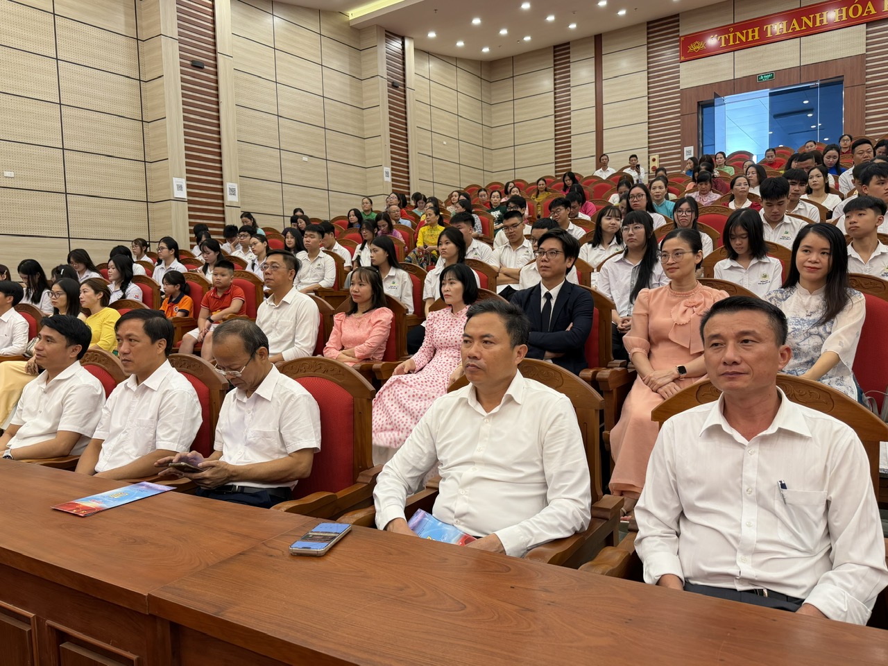 Anh-tin-bai
