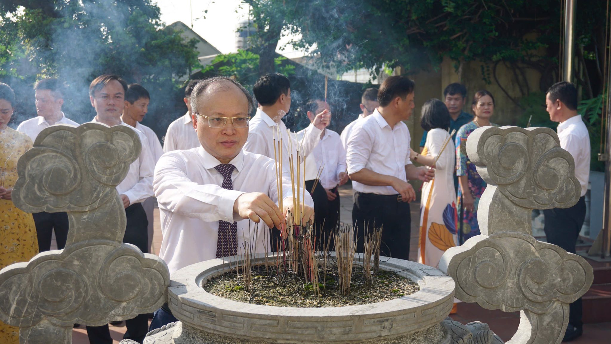 Anh-tin-bai