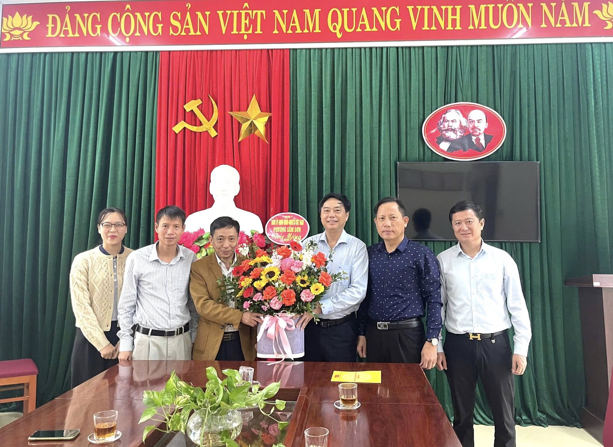 Anh-tin-bai