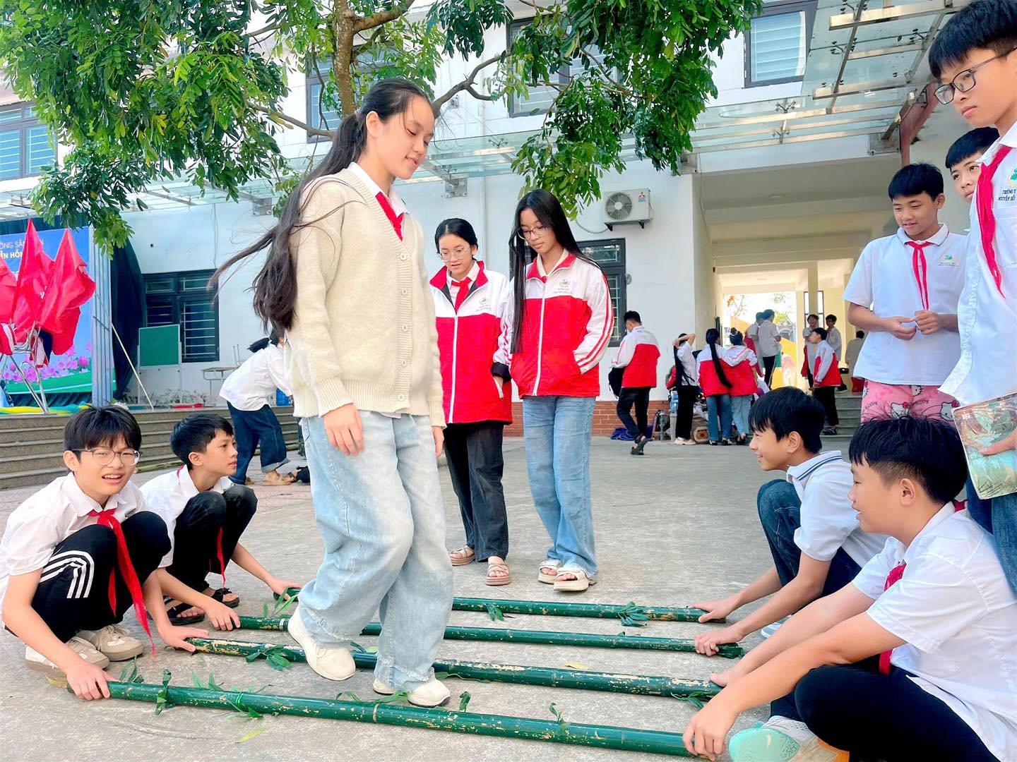 Anh-tin-bai