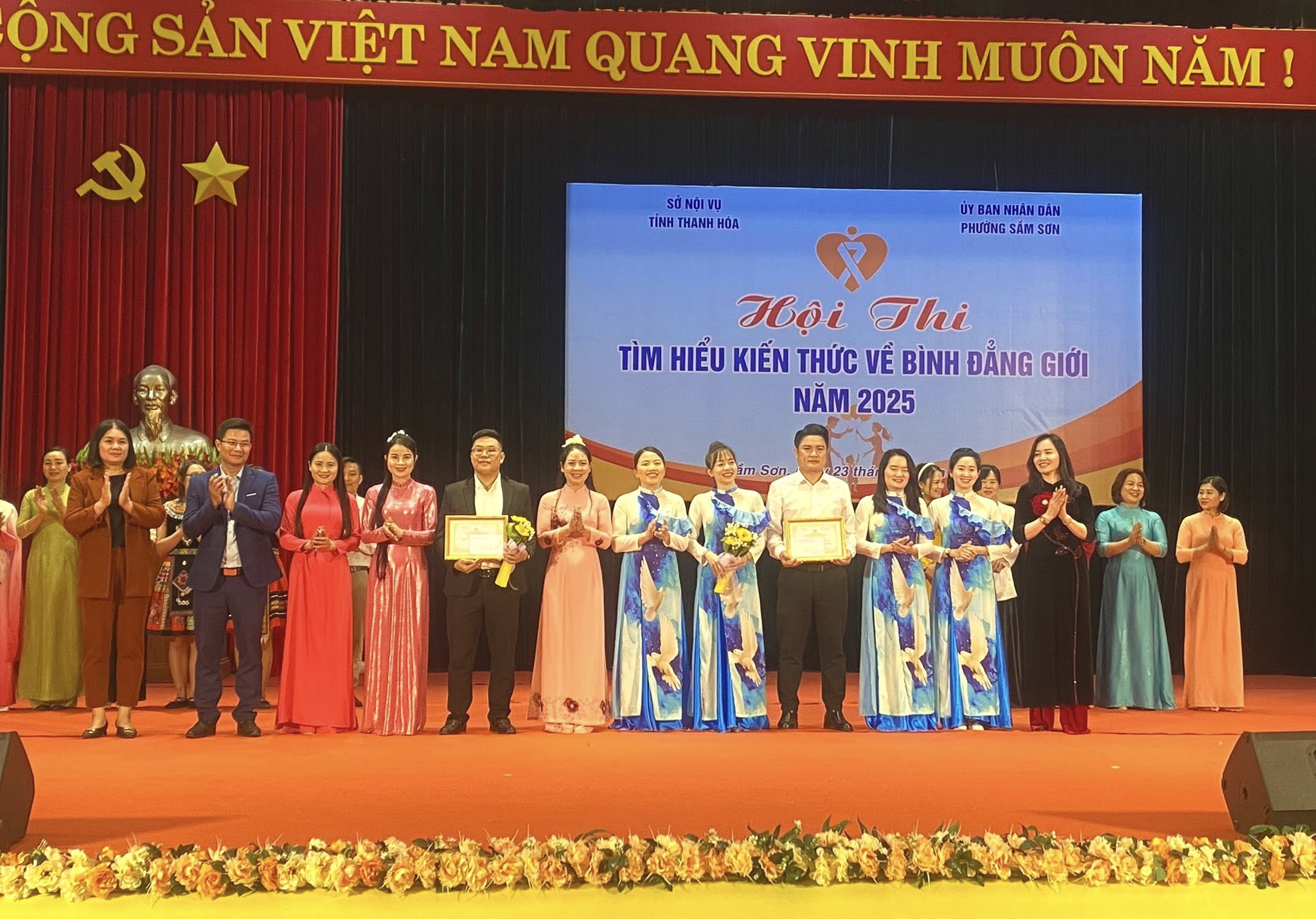 Anh-tin-bai