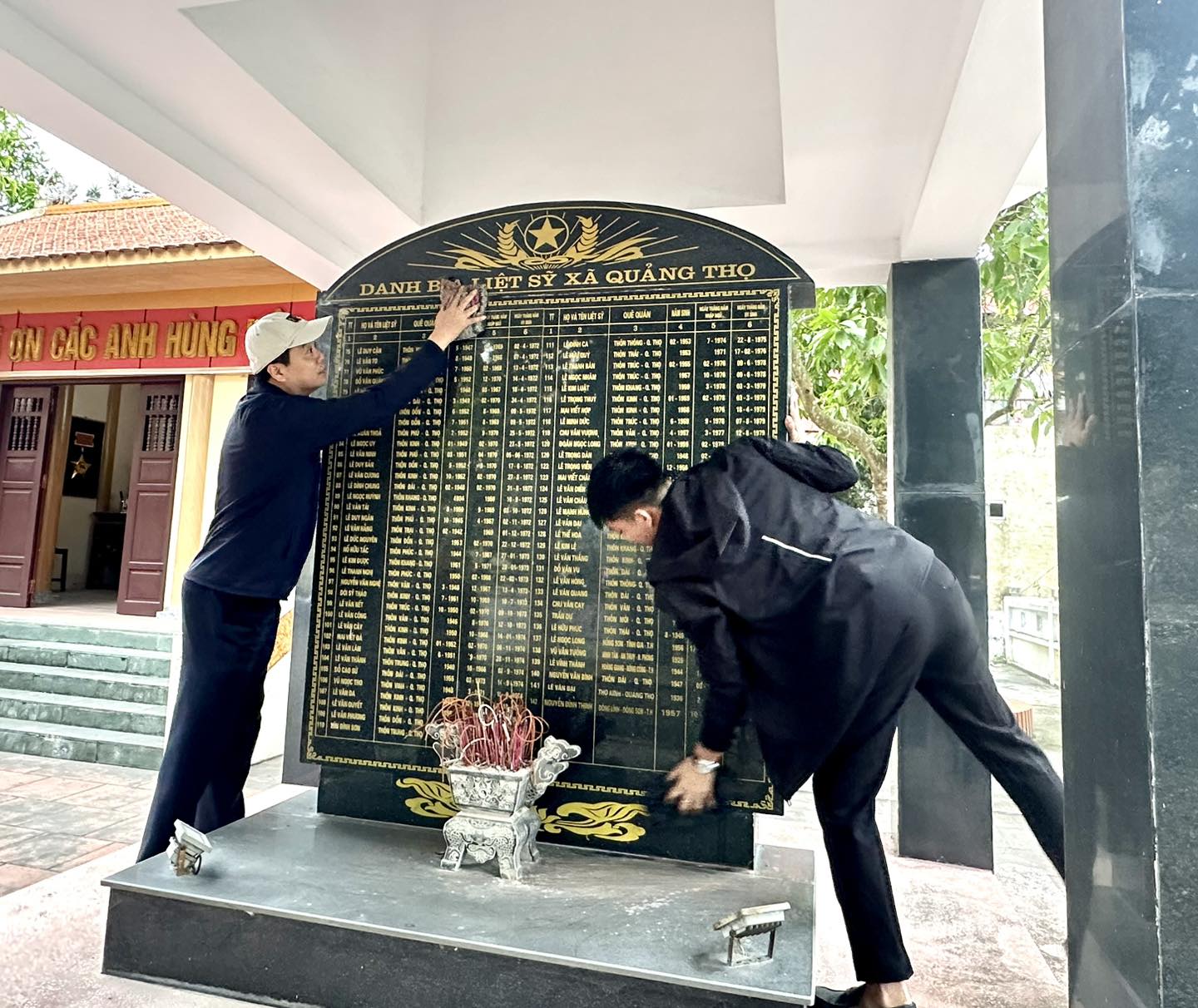 Anh-tin-bai