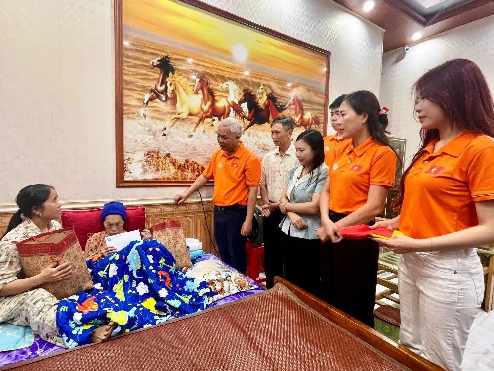 Anh-tin-bai