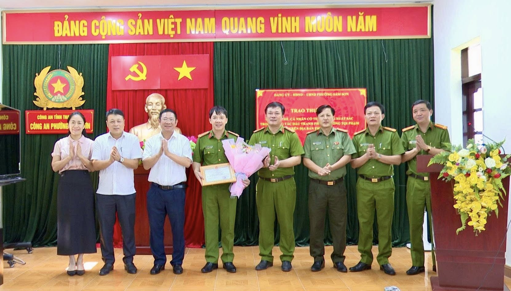 Anh-tin-bai