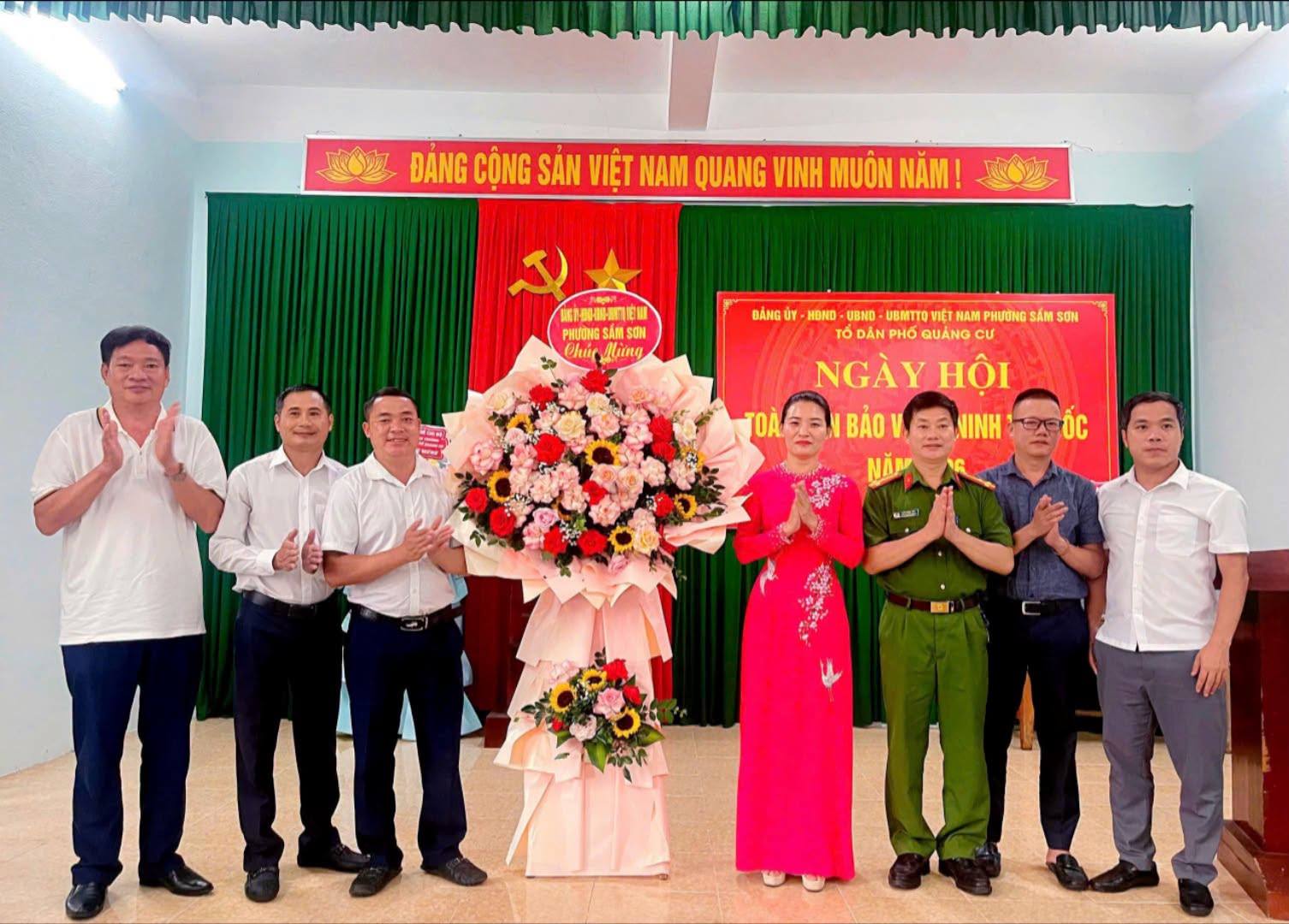 ĐỒNG CHÍ NGUYỄN THỊ PHƯƠNG THANH DỰ NGÀY HỘI TOÀN DÂN BẢO VỆ AN NINH TỔ QUỐC NĂM 2026 TẠI TỔ DÂN PHỐ QUẢNG CƯ.