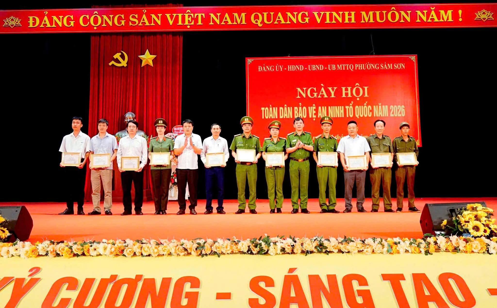 Anh-tin-bai