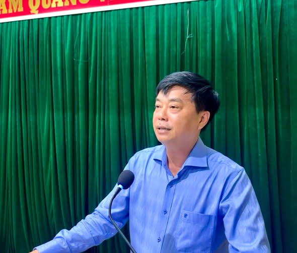 ĐỒNG CHÍ BÙI QUỐC ĐẠT DỰ SINH HOẠT THƯỜNG KỲ THÁNG 9 TẠI CHI BỘ TỔ DÂN PHỐ HÒA BÌNH.