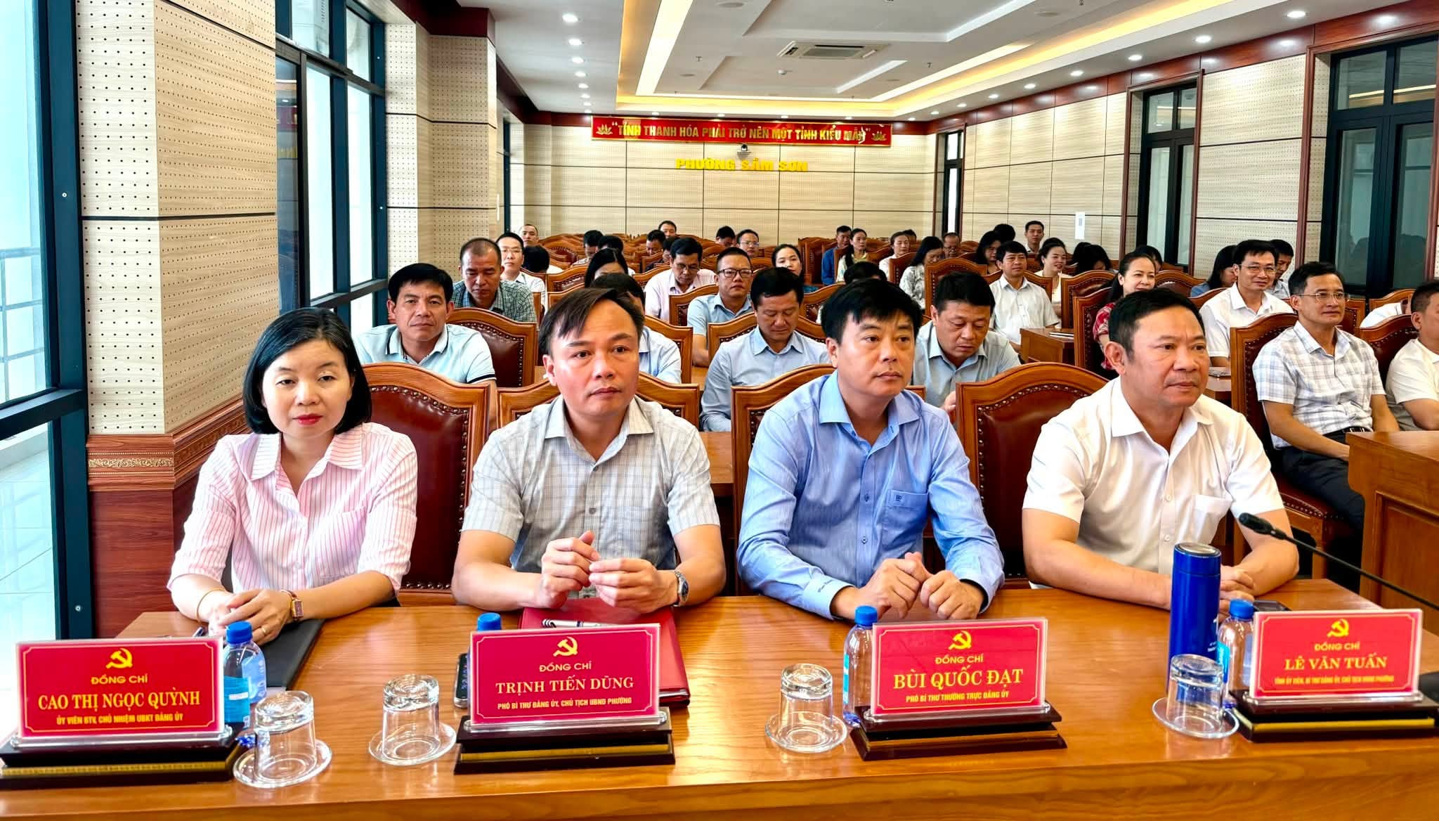 CÁN BỘ, ĐẢNG VIÊN PHƯỜNG SẦM SƠN NGHIÊN CỨU, HỌC TẬP, QUÁN TRIỆT CÁC NGHỊ QUYẾT, CHỈ THỊ CỦA BỘ CHÍNH TRỊ