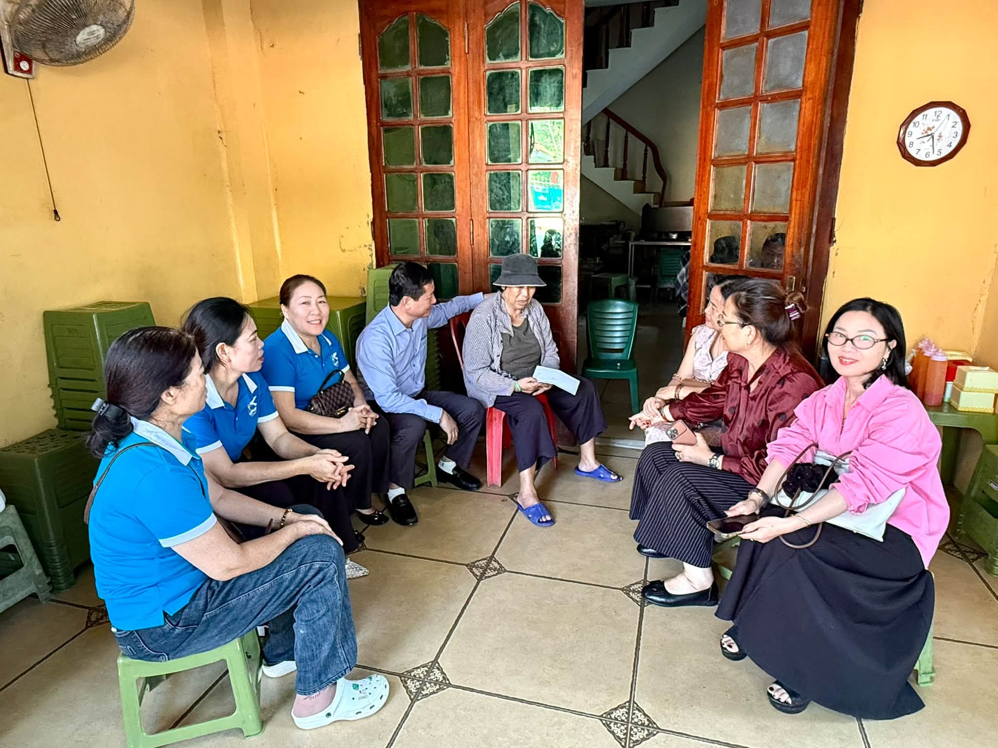 PHƯỜNG SẦM SƠN: TRAO YÊU THƯƠNG, TIẾP SỨC PHỤ NỮ KHÓ KHĂN