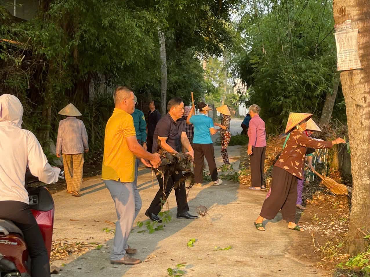 TUẦN THỨ 5 - PHƯỜNG SẦM SƠN TIẾP TỤC RA QUÂN VỆ SINH MÔI TRƯỜNG, LAN TỎA PHONG TRÀO “NGÀY CHỦ NHẬT SẠCH”