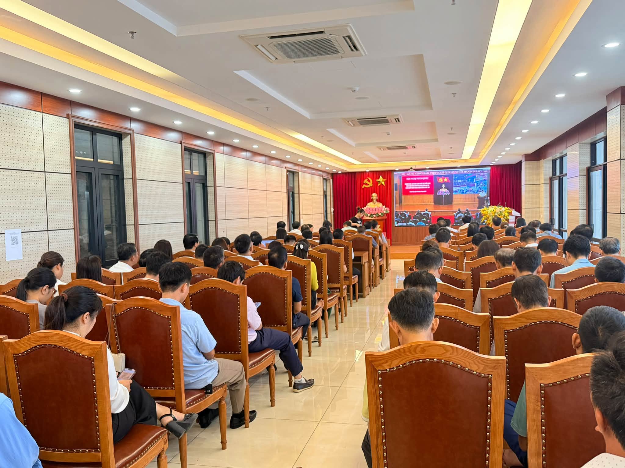Phường Sầm Sơn tham dự hội nghị nghiên cứu, học tập, quán triệt và triển khai thực hiện Nghị quyết Hội nghị Trung ương 4