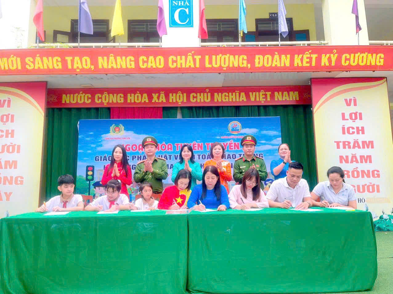Anh-tin-bai
