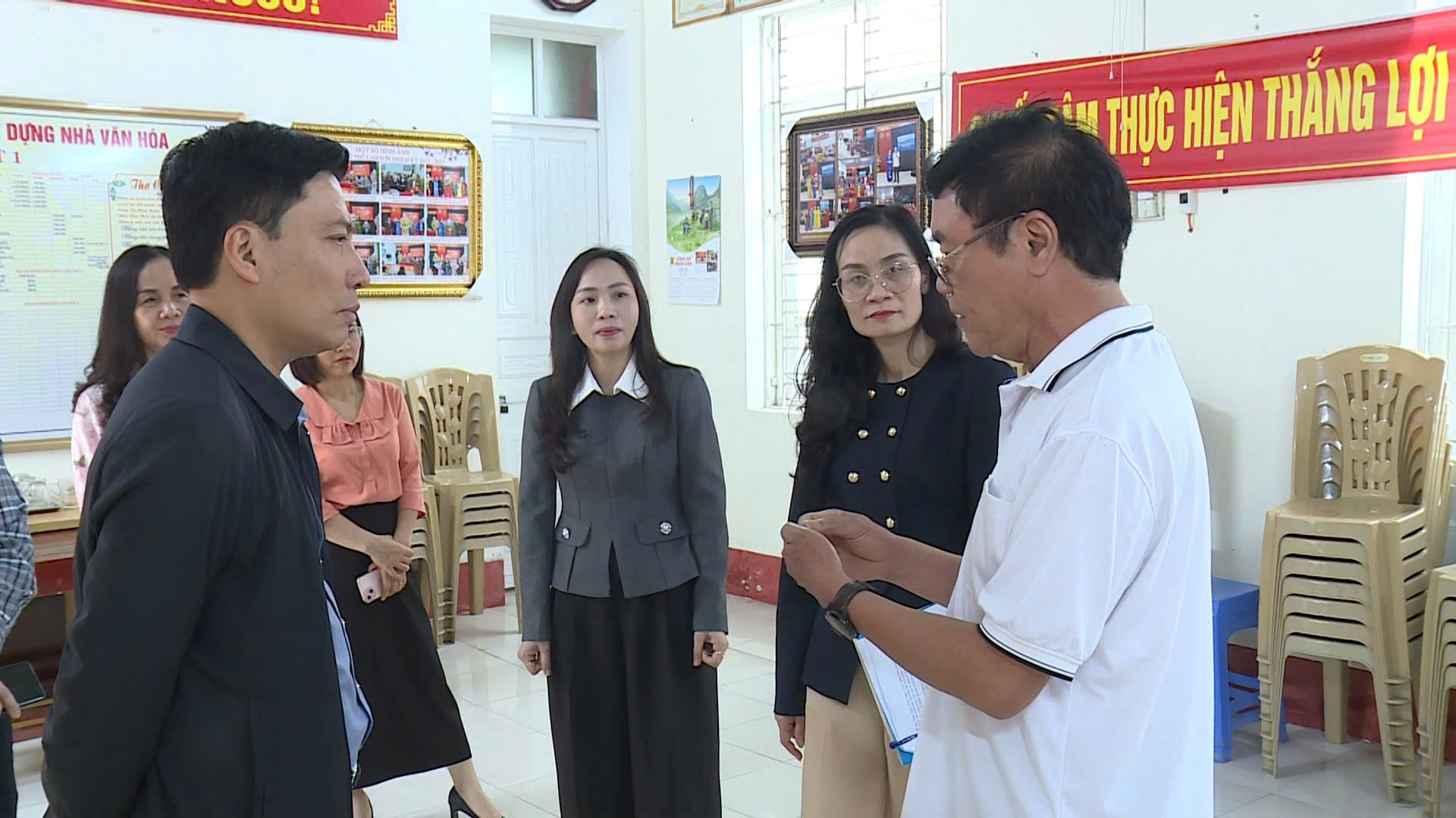 Bí thư Đảng ủy phường Nguyễn Văn Biện kiểm tra công tác chuẩn bị bầu cử đại biểu quốc hội và hội đồng nhân dân các cấp