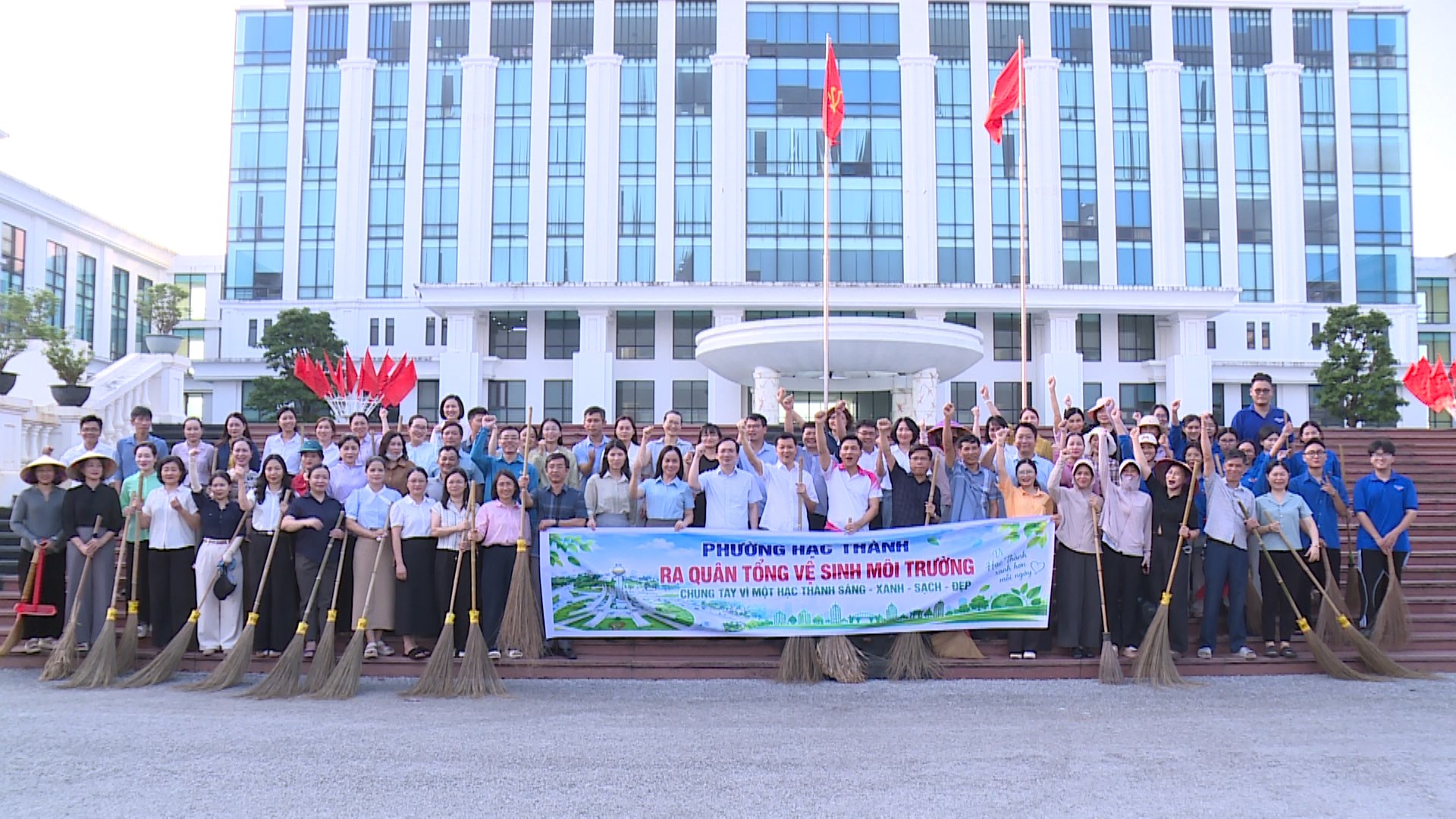 Phường Hạc Thành ra quân tổng vệ sinh môi trường
