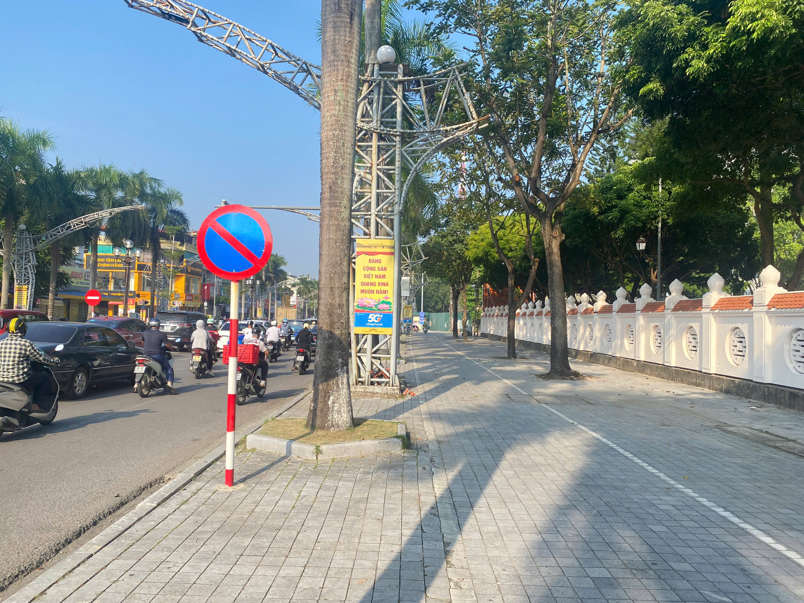 Phường Hạc Thành: kiên quyết chấn chỉnh tình trạng dừng, đỗ xe sai quy định, lấn chiếm vỉa hè, lòng đường