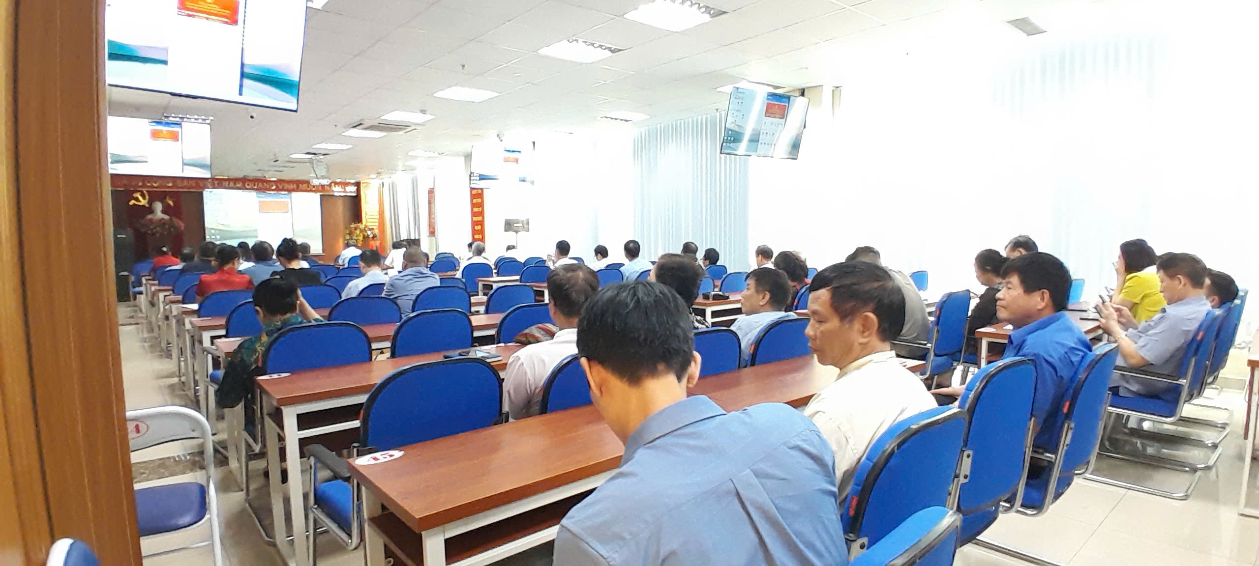 UBND phường Hạc Thành tổ chức kết nối trực tuyến Hội nghị tập huấn hướng dẫn, hỗ  trợ kỹ thuật, khai thác, sử dụng hệ thống IOC Thanh Hóa 