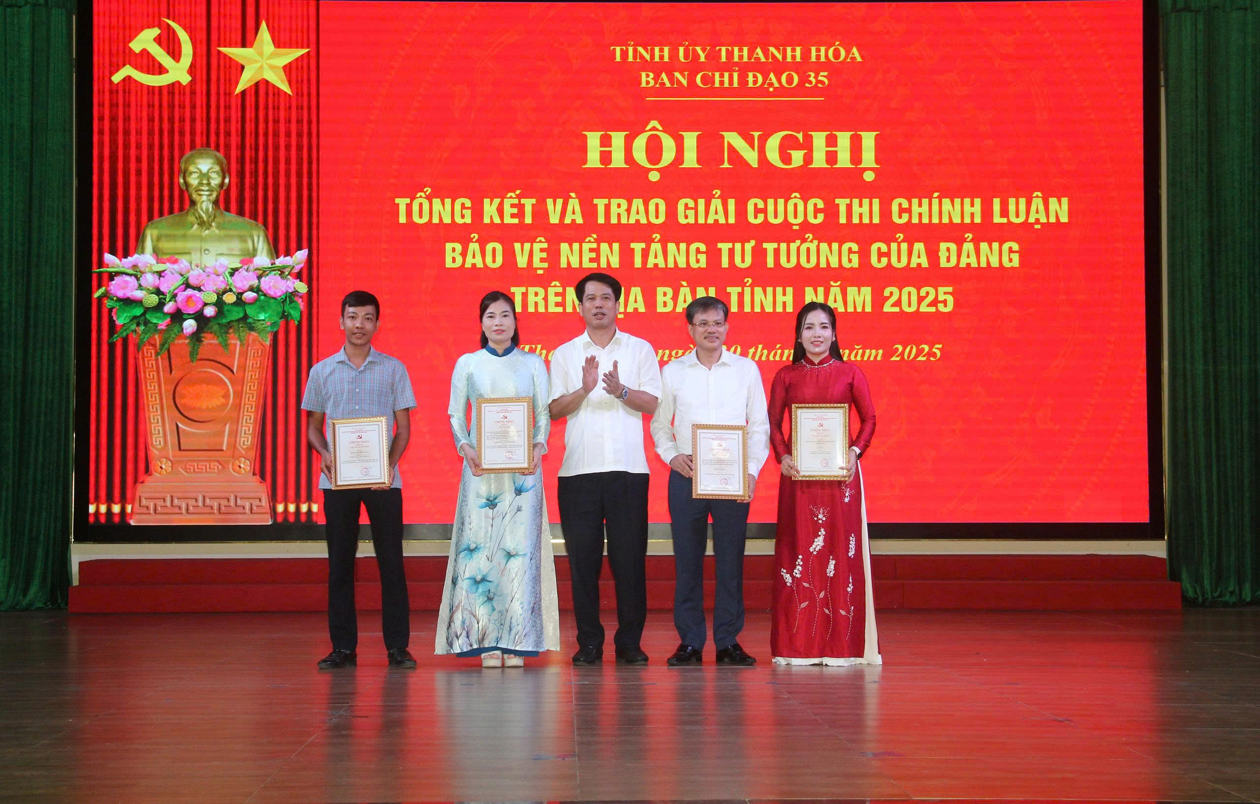 Anh-tin-bai