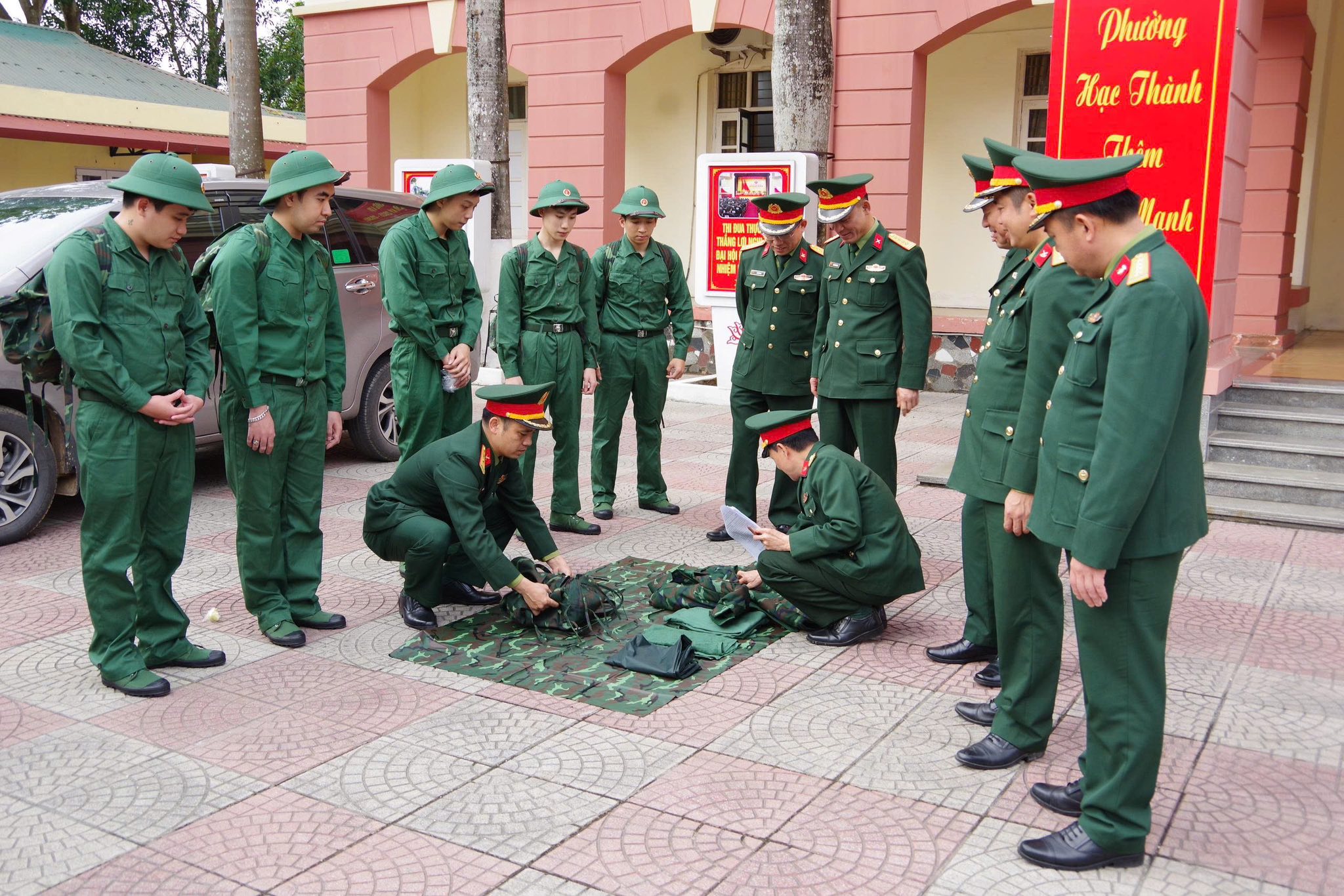 Ban CHQS phường Hạc Thành bảo đảm tốt quân trang cho thanh niên nhập ngũ năm 2026