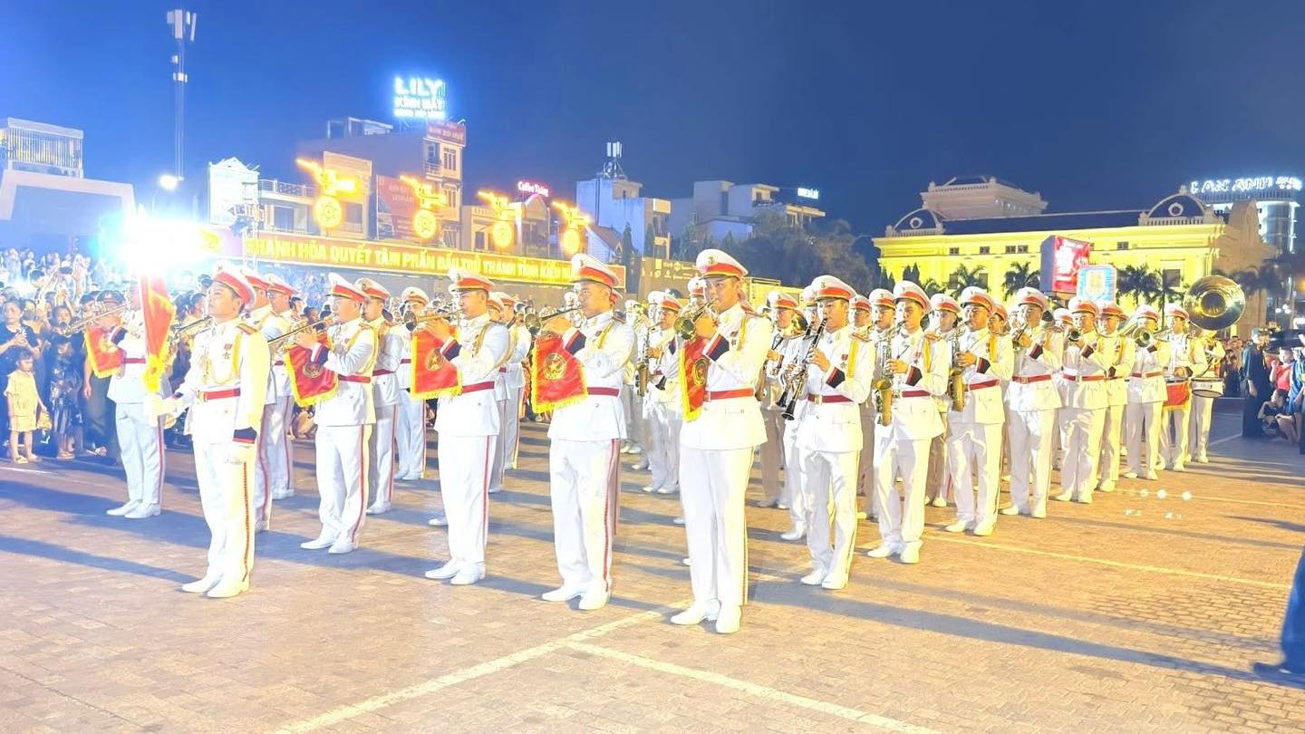 Rực sáng đêm quân nhạc Công an nhân dân giữa lòng xứ Thanh
