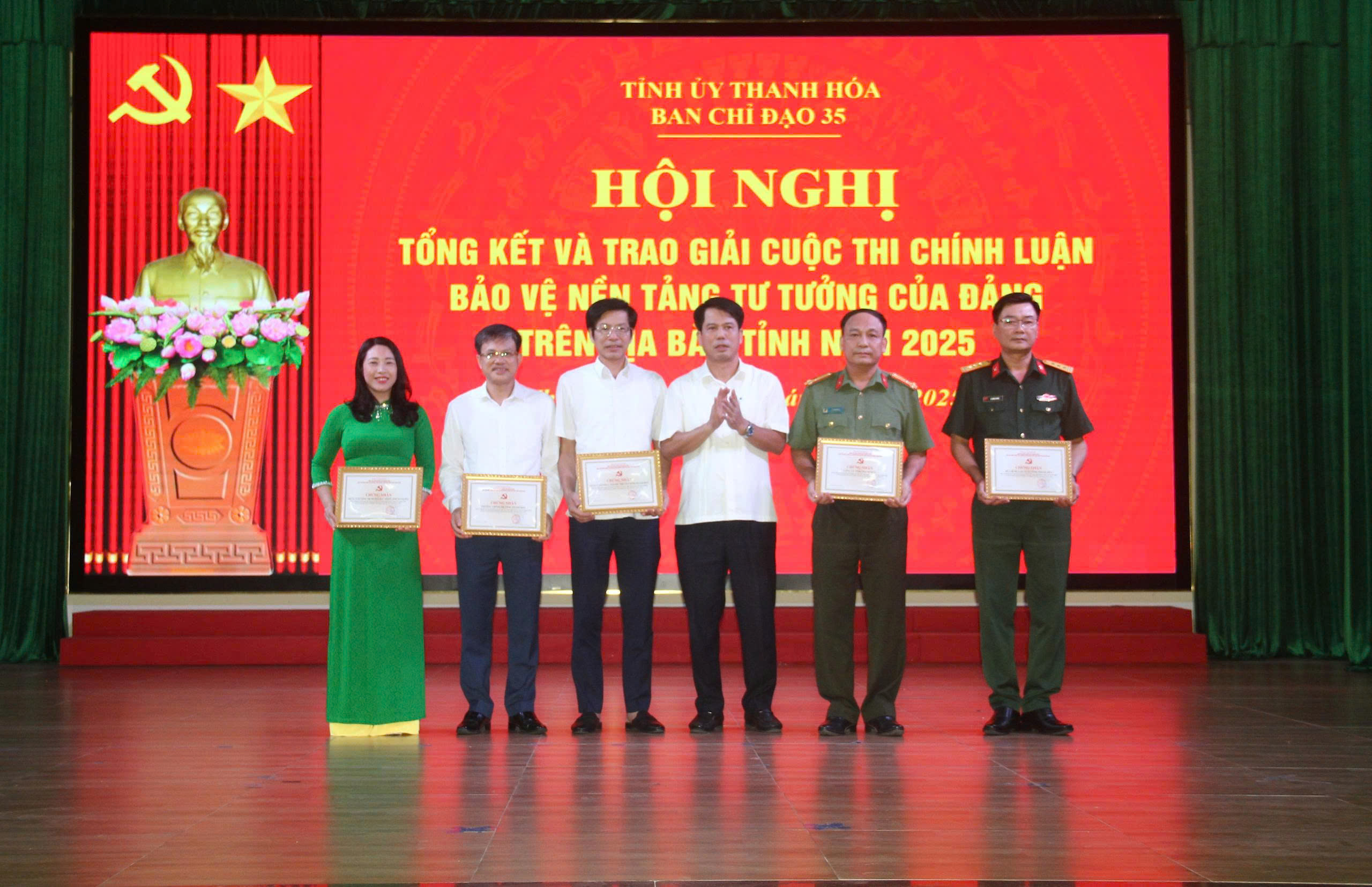 Anh-tin-bai
