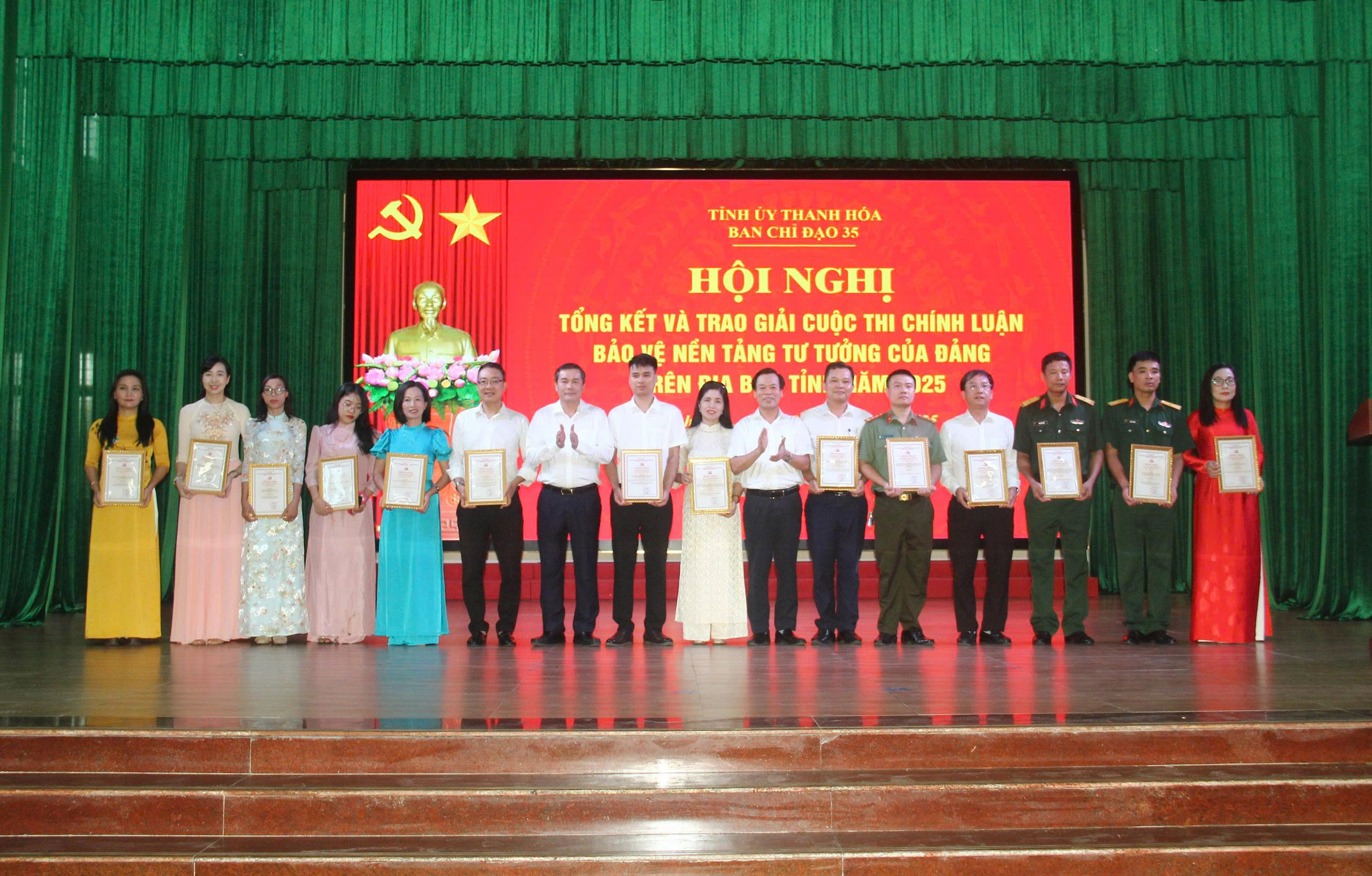Anh-tin-bai