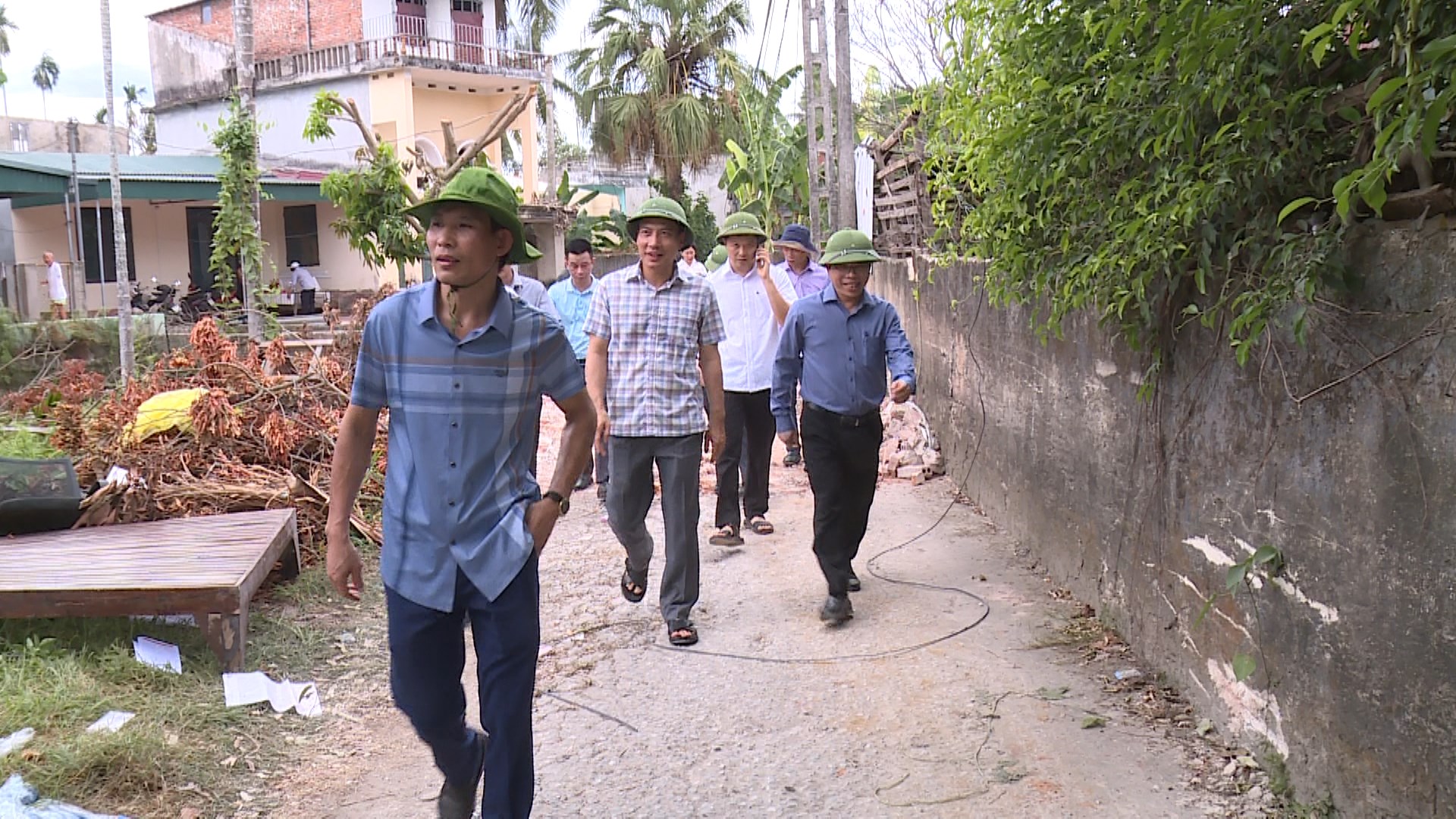 Lãnh đạo phường Hạc Thành kiểm tra công tác vận động bàn giao mặt bằng thực hiện dự án Doanh trại đóng quân Công an tỉnh Thanh Hóa và dự án cầu vượt đường sắt Bắc-Nam