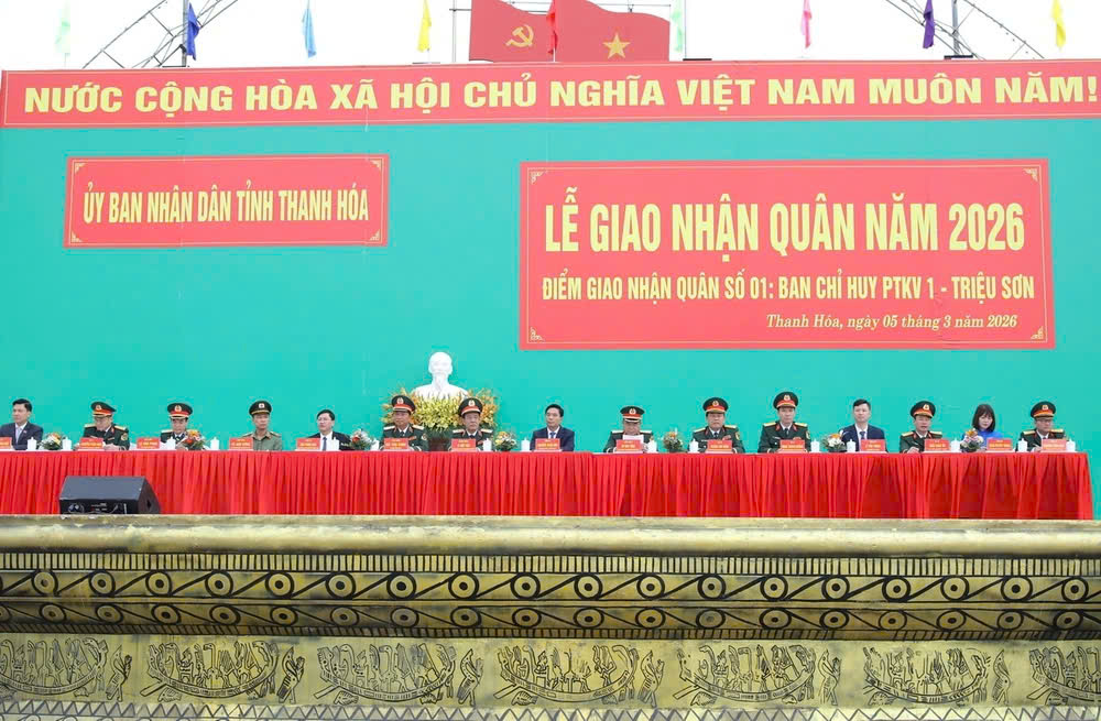 Lễ giao nhận quân năm 2026 tại Quảng trường Lam Sơn phường Hạc Thành