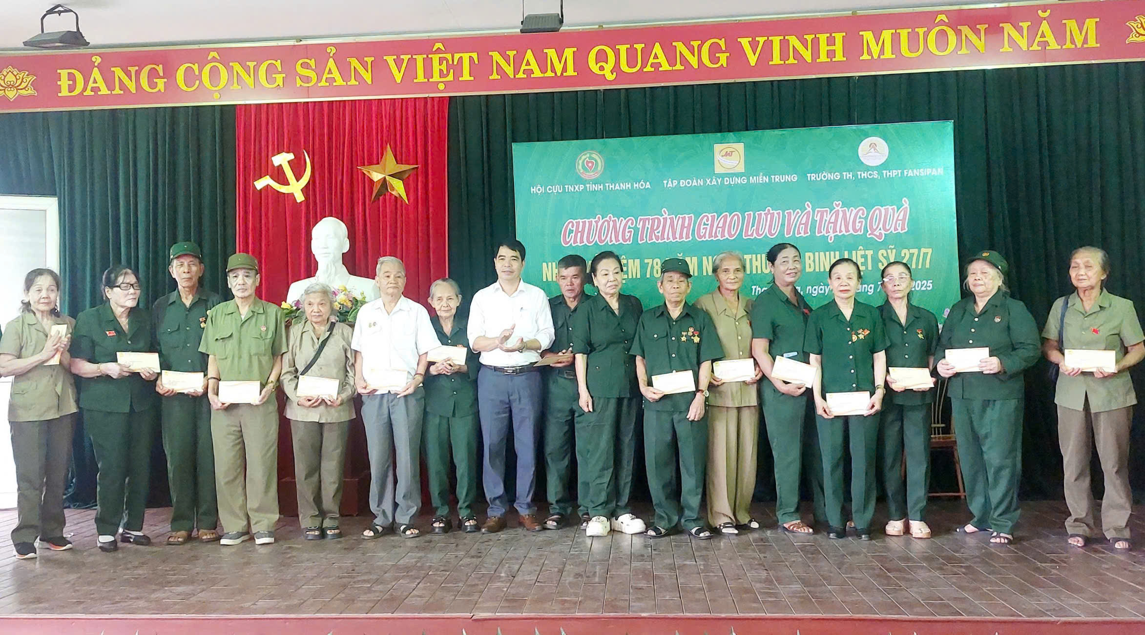 Hội Cựu TNXP tỉnh Thanh Hóa trao quà nhân ngày Thương binh liệt sỹ