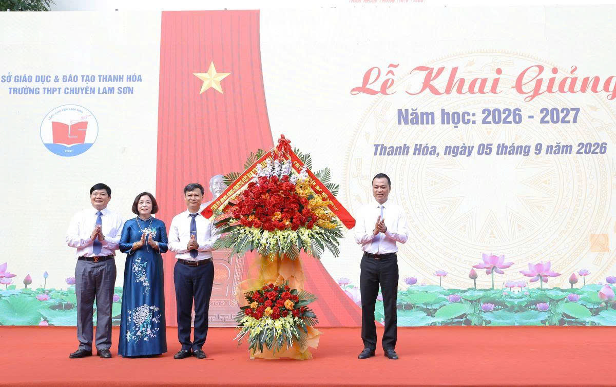 Chủ tịch UBND tỉnh Tô Anh Dũng dự lễ khai giảng năm học 2026-2027 tại Trường THPT chuyên Lam Sơn