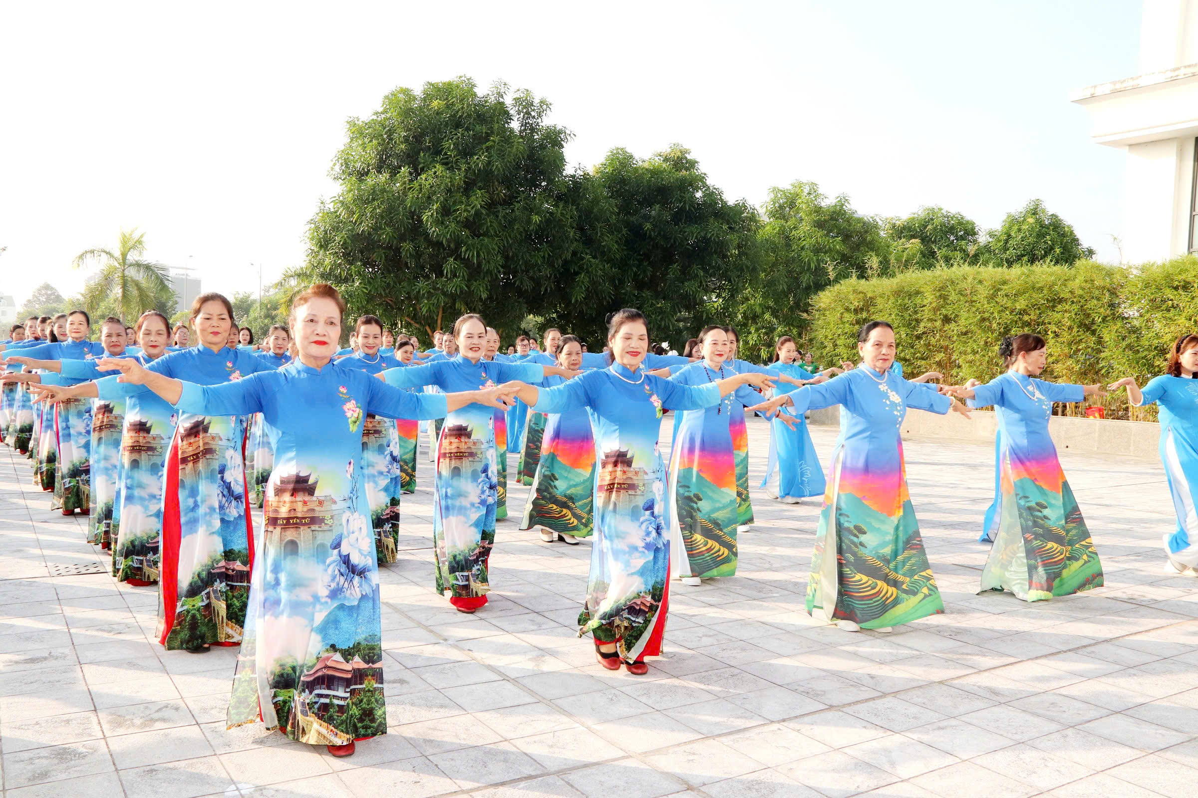 Hơn 300 hội viên phụ nữ phường Hạc Thành tham dự Hội thi dân vũ “Phụ nữ Thanh Hóa tự tin, khỏe, đẹp”