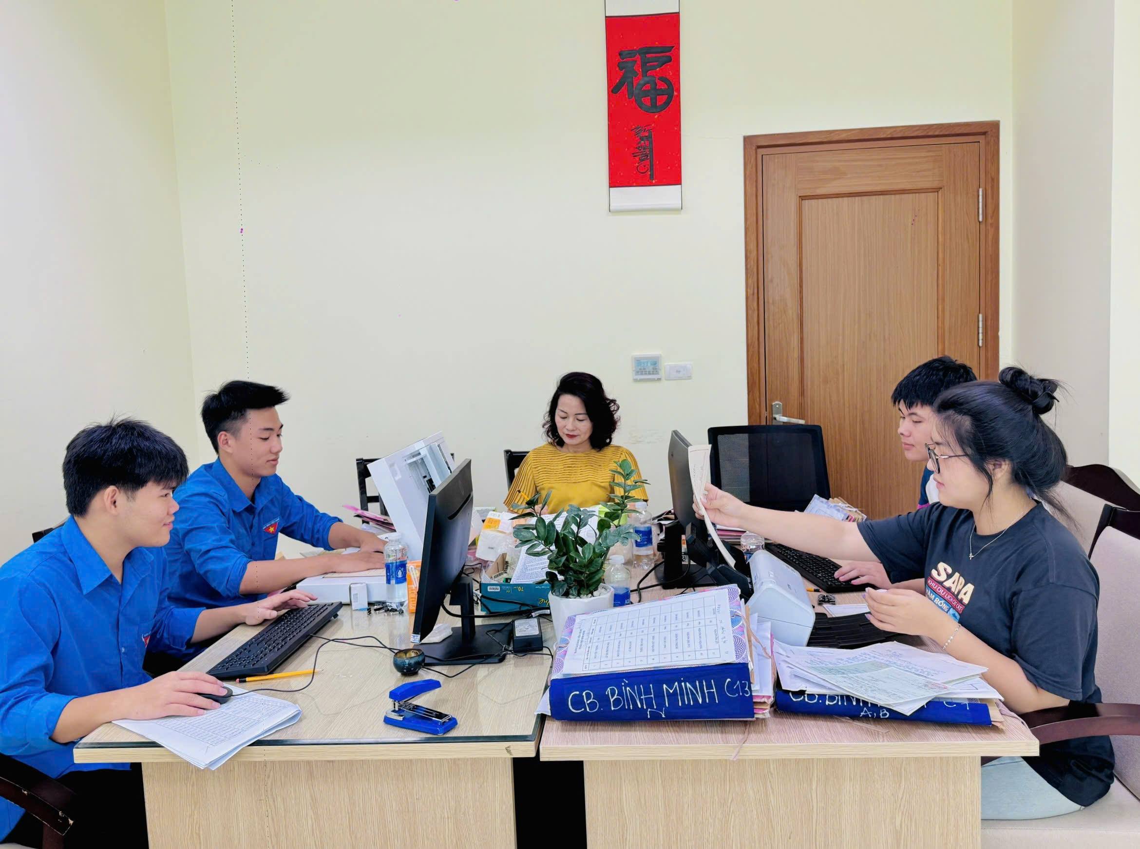Phường Hạc Thành đẩy nhanh việc số hóa hồ sơ đảng viên