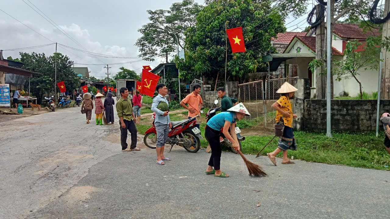 XÃ XUÂN CHINH RA QUÂN  VỆ SINH MÔI TRƯỜNG, TRANH HOÀNG CỜ HOA CHÀO MỪNG ĐẠI HỘI ĐẢNG BỘ XÃ KHOÁ I, NHIỆM KỲ 2025 - 2030.