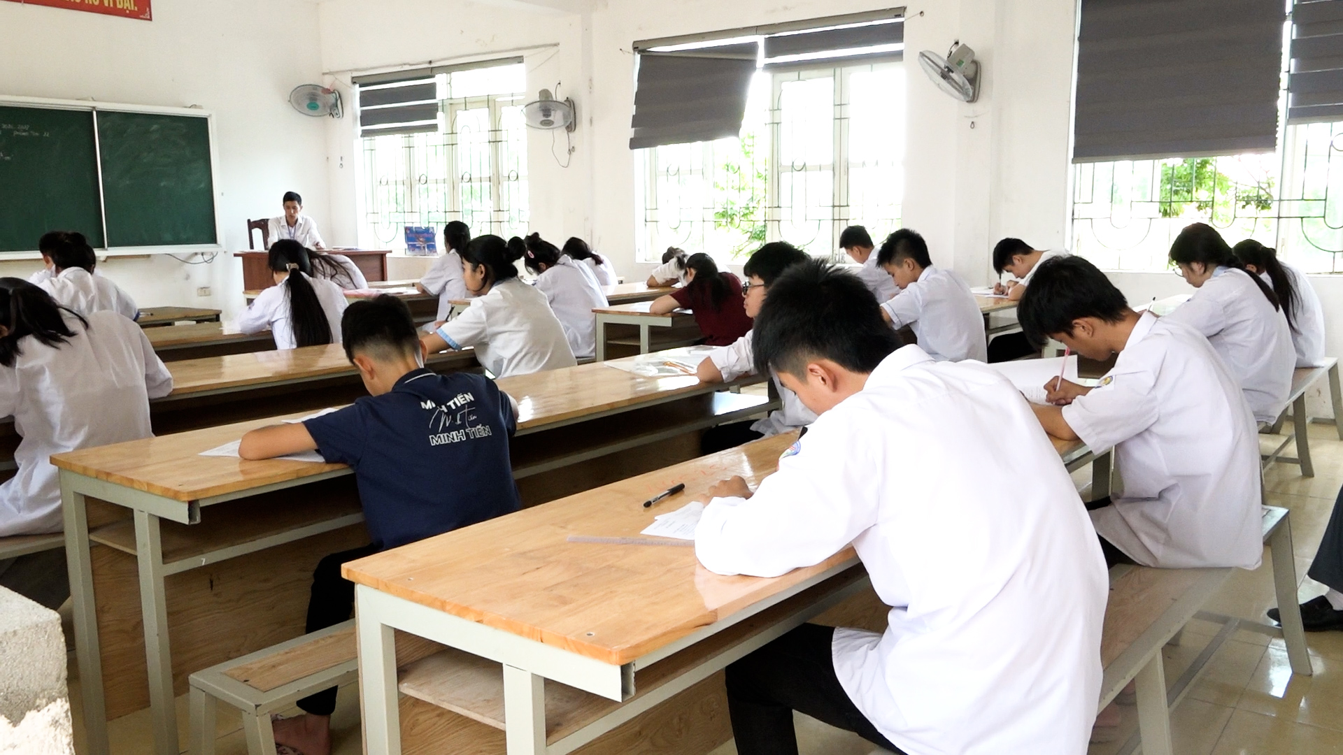 602 thí sinh tham dự ngày thi đầu tiên tại điểm thi Trường THPT Đông Sơn 2