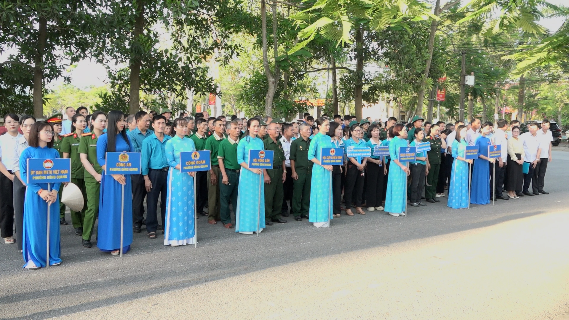 PHƯỜNG ĐÔNG QUANG RA QUÂN HƯỞNG ỨNG PHONG TRÀO “TOÀN DÂN CHUNG TAY BẢO VỆ MÔI TRƯỜNG, VÌ MỘT VIỆT NAM XANH - SẠCH - ĐẸP”