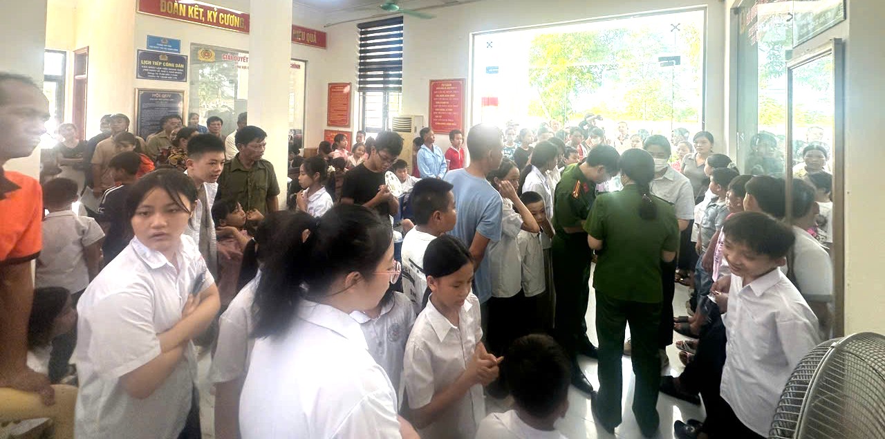 Công an phường Đông Quang thực hiện cao điểm thu nhận căn cước, kích hoạt tài khoản định danh điện tử cho công dân