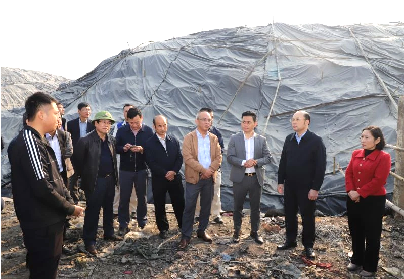 Khẩn trương xử lý tình trạng phát tán mùi hôi tại bãi rác Đông Nam