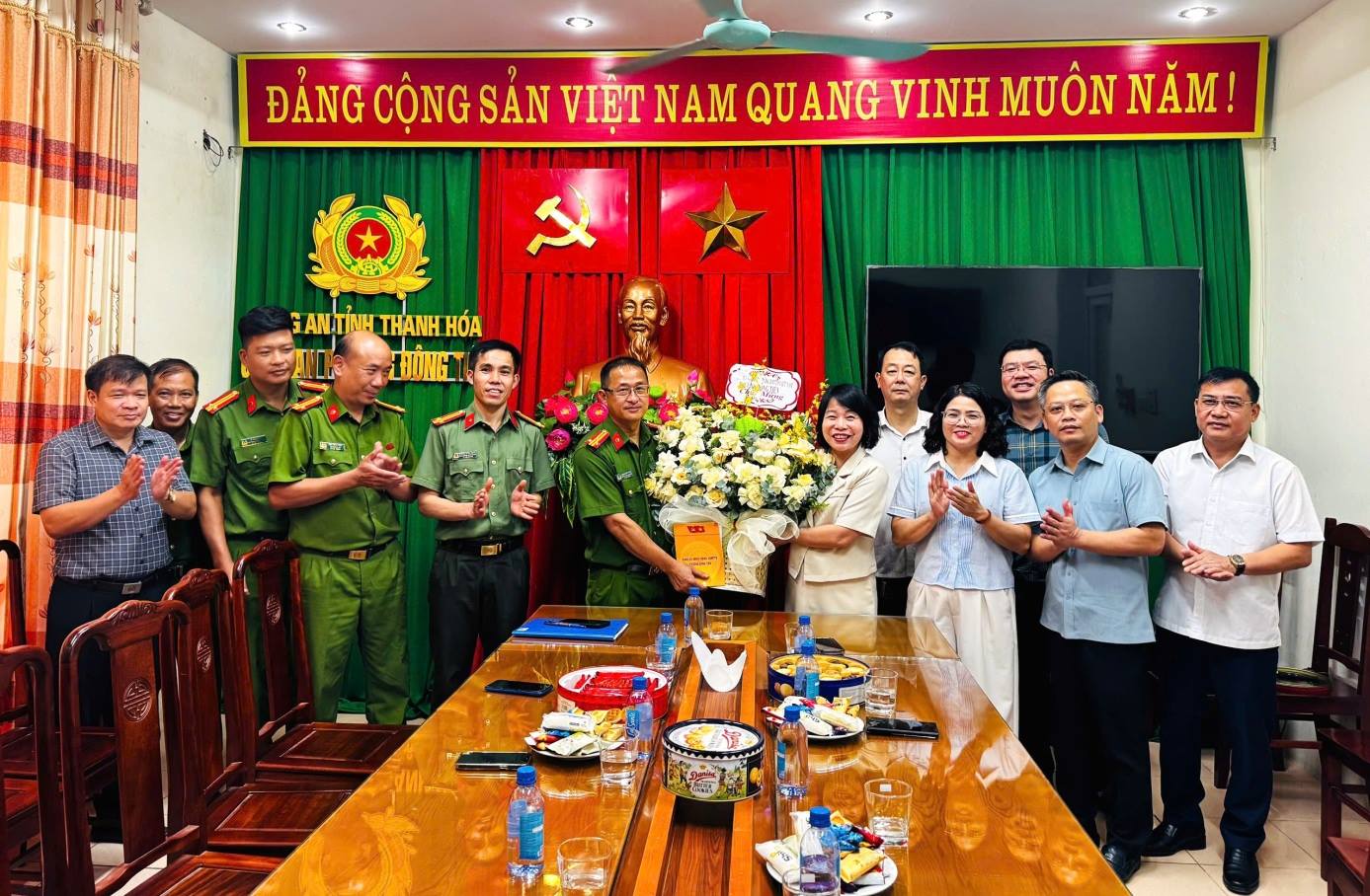 d:\Downloads\Dang xu ly\2026\Thang 8\18.8\2aOboQsHrRQQhXZJUlkW0hysaxqTlEYhO8IG6IoC.jpg