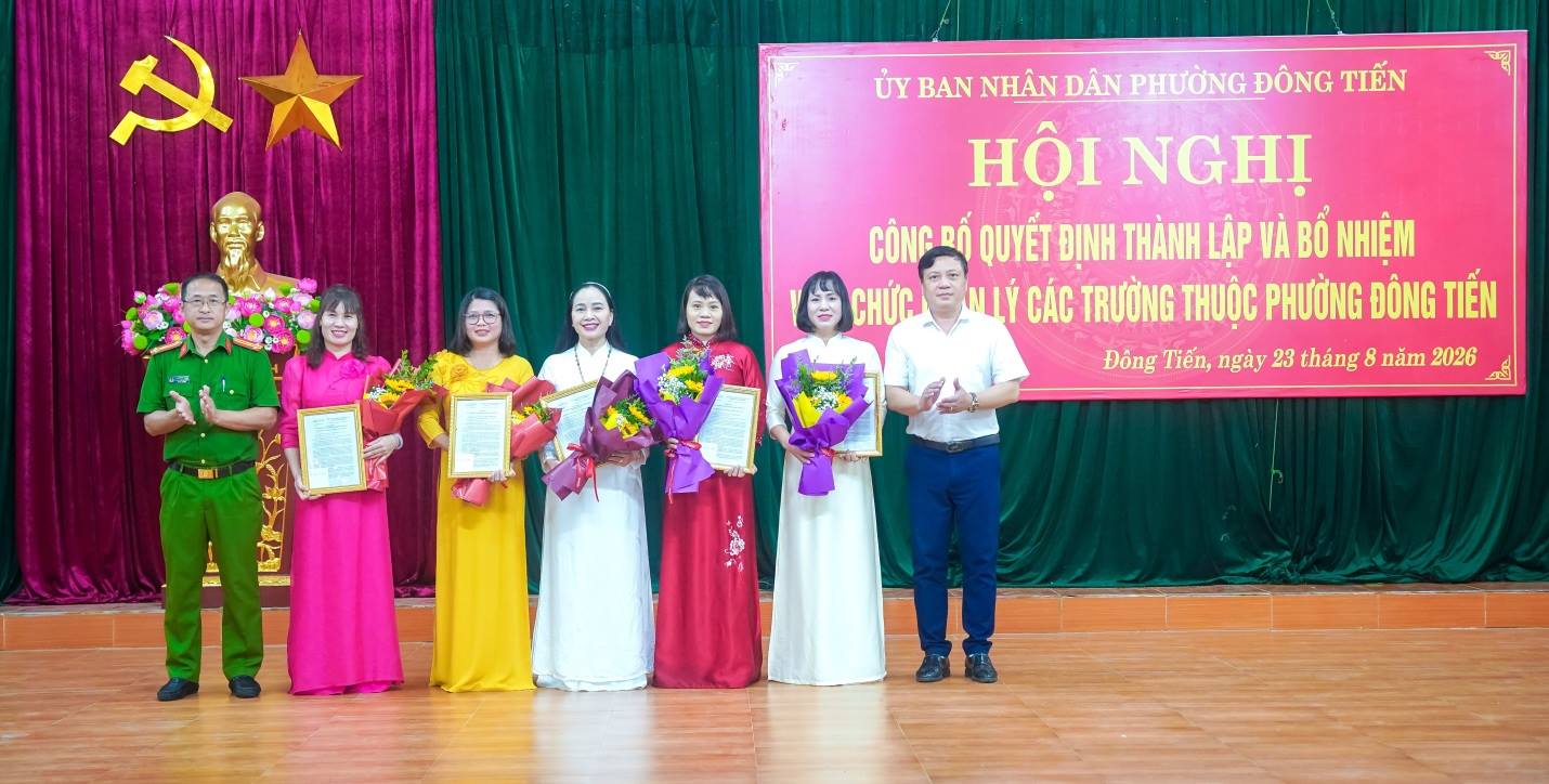 d:\Downloads\Dang xu ly\2026\Thang 8\23.8\trao qd\DSC00874.jpg