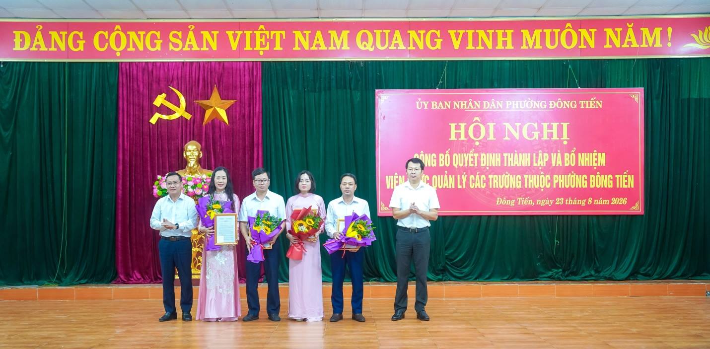 d:\Downloads\Dang xu ly\2026\Thang 8\23.8\trao qd\DSC00895.jpg