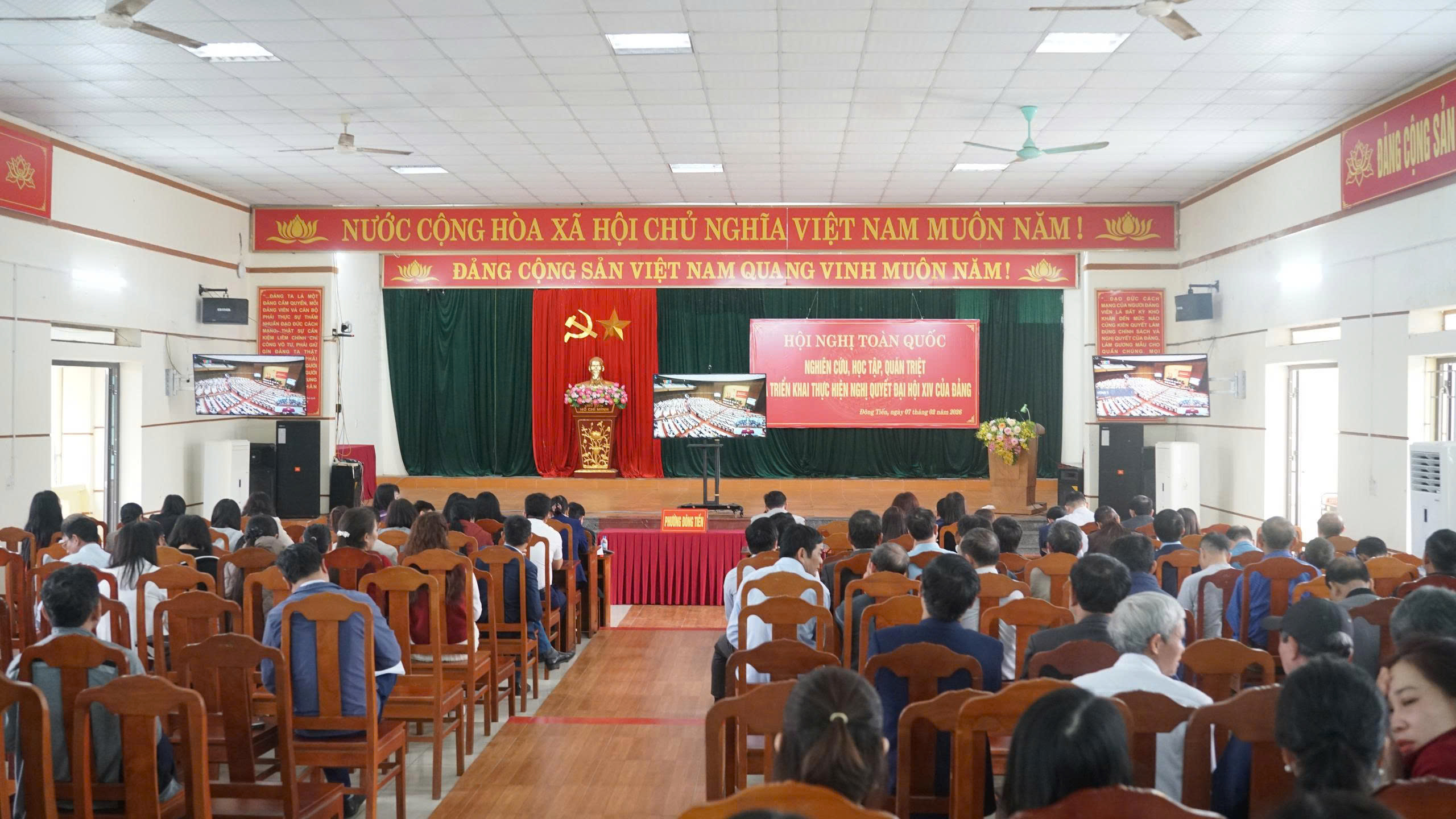 Phường Đông Tiến tham dự hội nghị toàn quốc nghiên cứu, học tập, quán triệt và triển khai thực hiện nghị quyết Đại hội XIV của Đảng