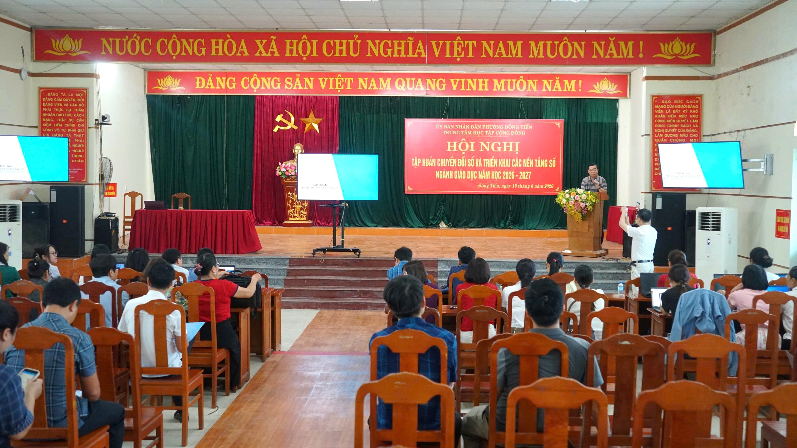 Phường Đông Tiến tổ chức hội nghị tập huấn chuyển đổi số ngành Giáo dục  năm học 2026-2027