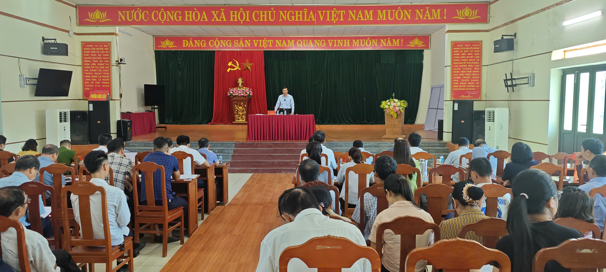 UBND phường Đông Tiến tổ chức hội nghị đánh giá tình hình 9 tháng đầu năm 2025