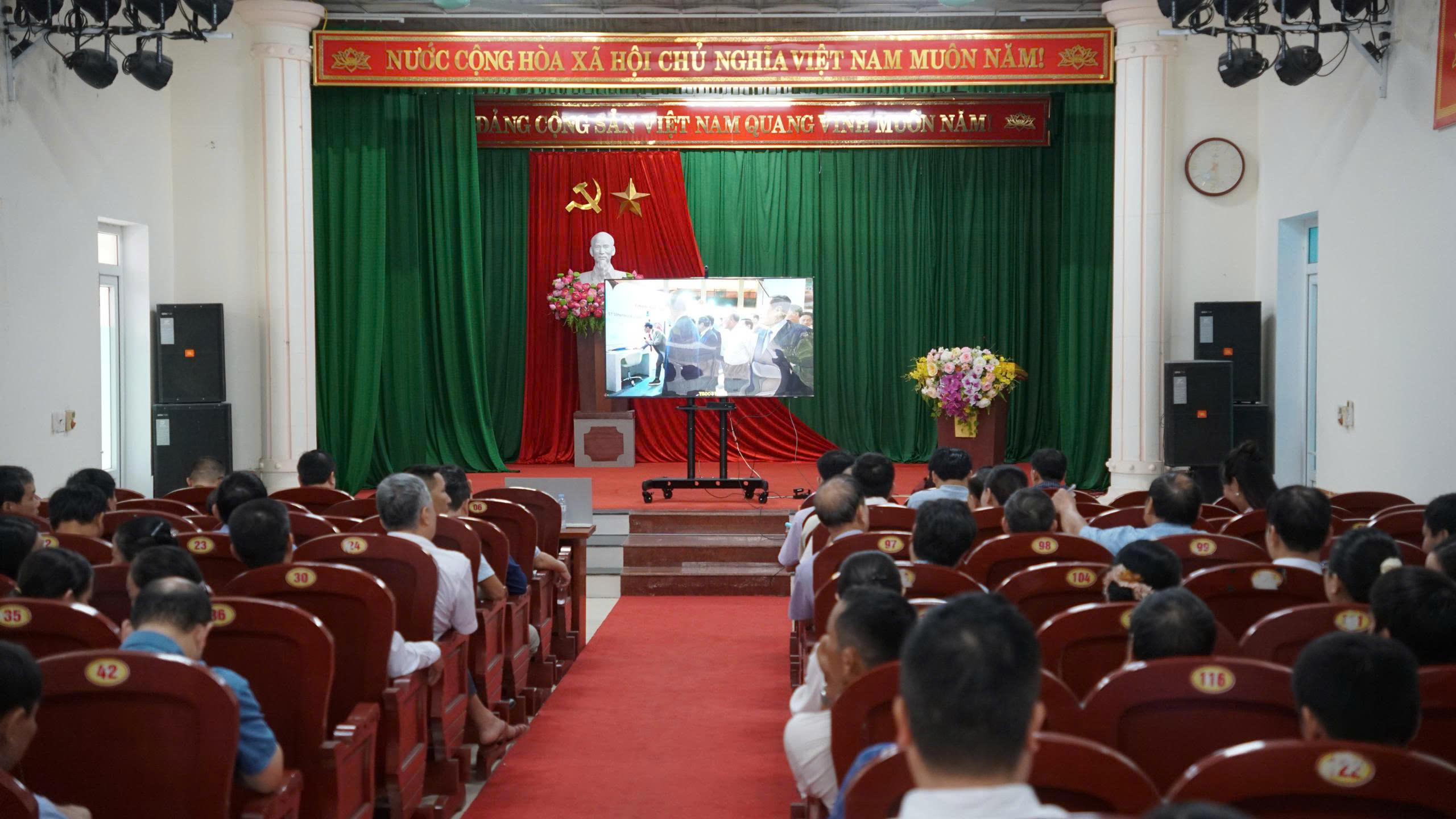 D:\Destop Huyen\Dang bai Dong Tien\Thang 9\19.9.2025\86e41aa9bcce36906fdf.jpg