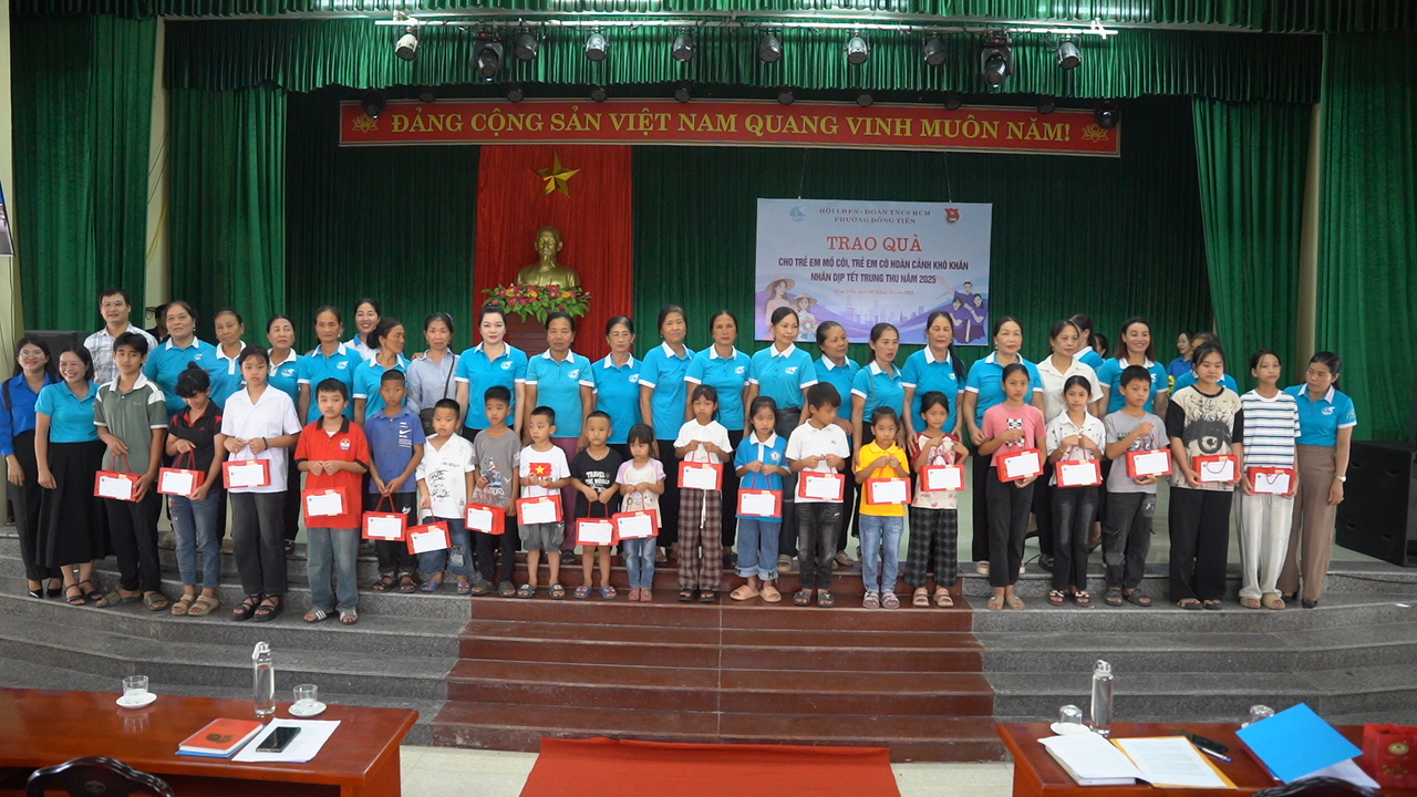 Lan tỏa mô hình “Ngôi nhà xanh – Biến rác thải thành tiền” gắn với hoạt động trao quà Trung thu cho trẻ em mồ côi và có hoàn cảnh khó khăn